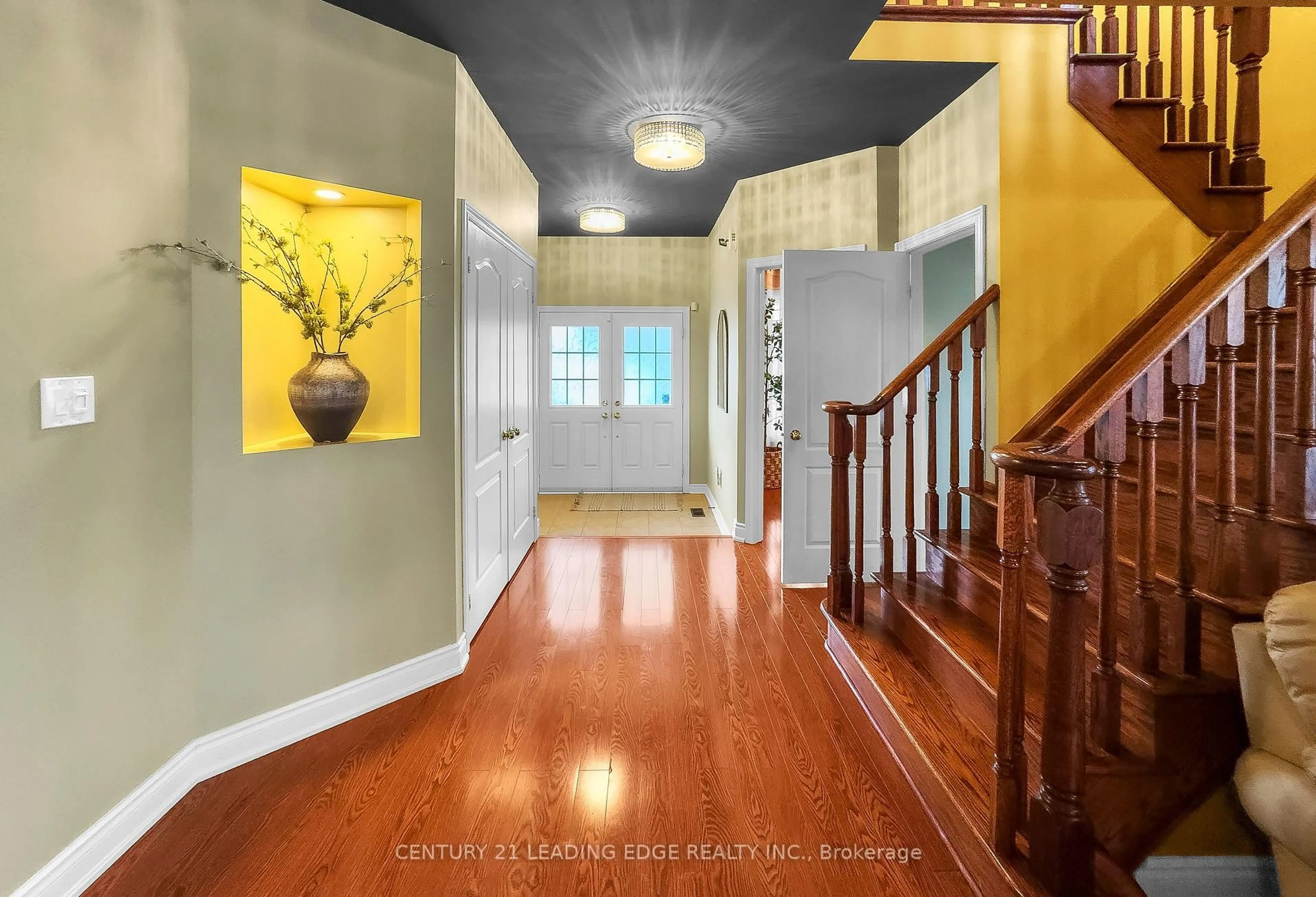 Indoor entryway for 16 Bicknell Crt, Ajax Ontario L1T 0G3