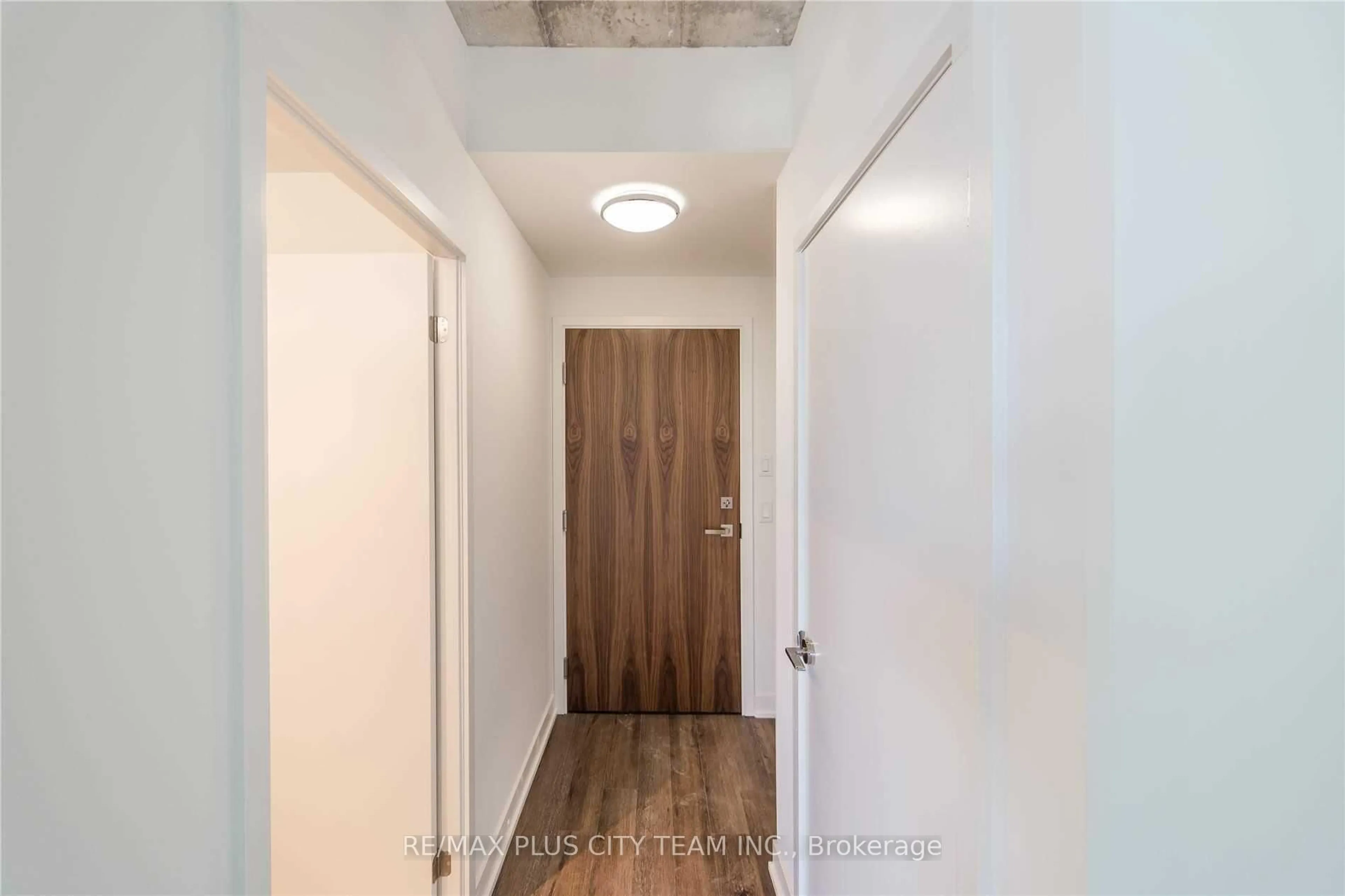 Indoor entryway for 15 Baseball Pl #1504, Toronto Ontario M4M 0E6