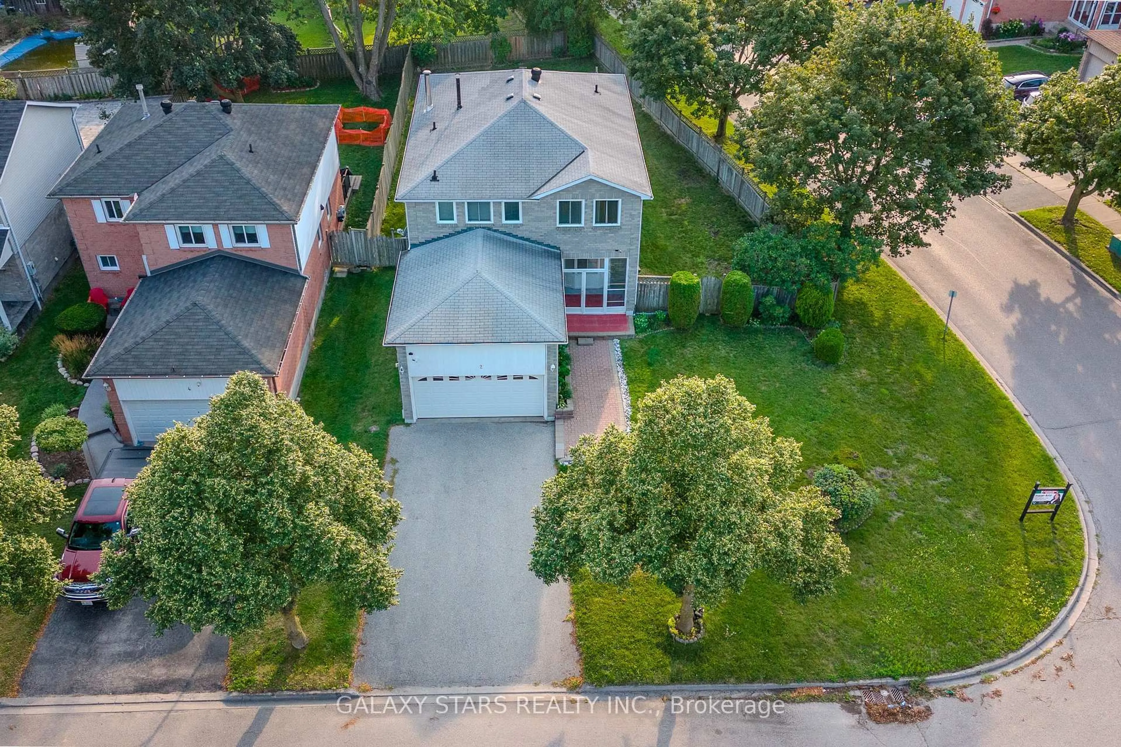 A pic from outside/outdoor area/front of a property/back of a property/a pic from drone, street for 2 Noble Dr, Ajax Ontario L1Z 1B5