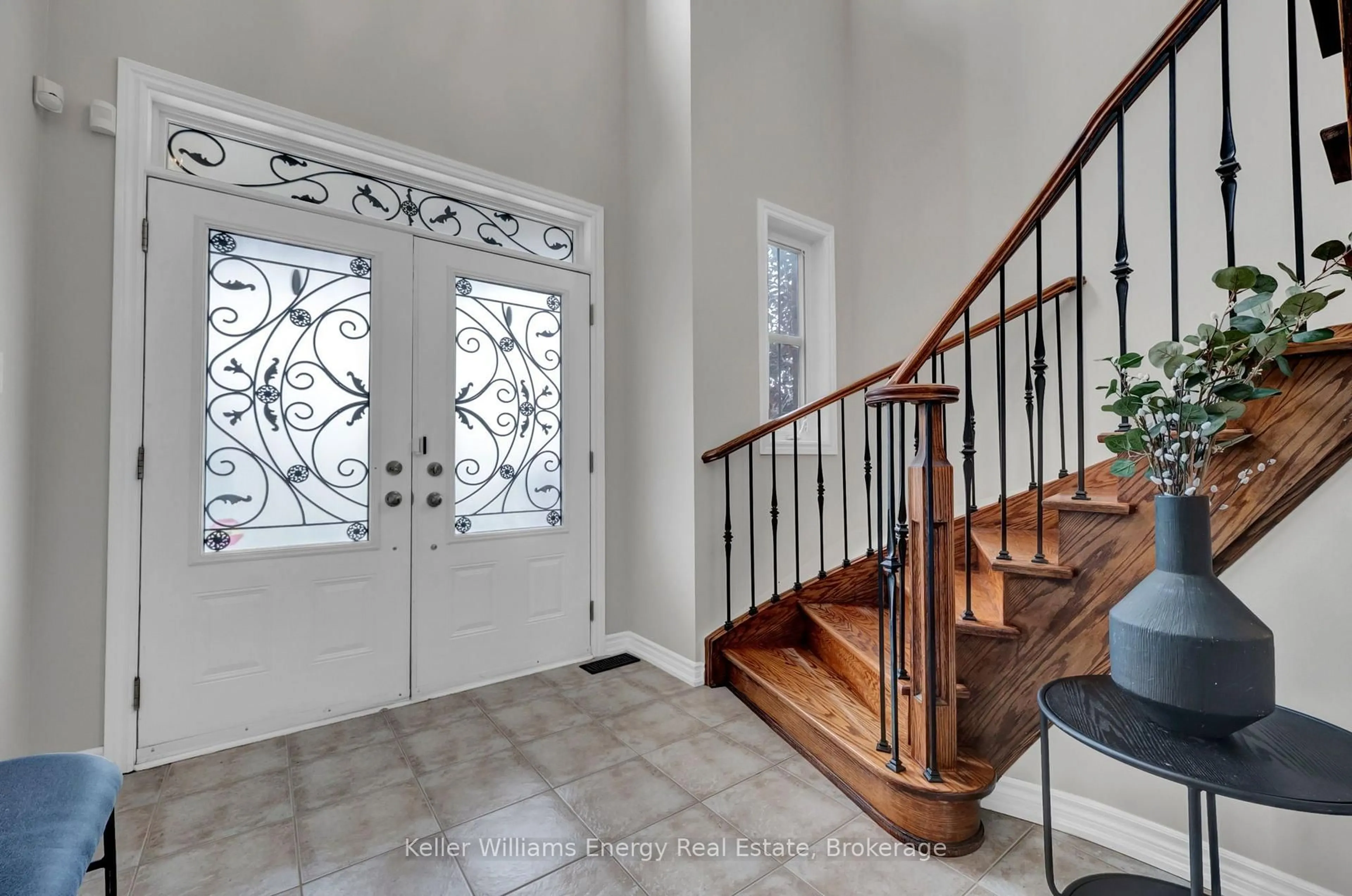 Indoor entryway for 7 Jarrow Cres, Whitby Ontario L1M 0G9