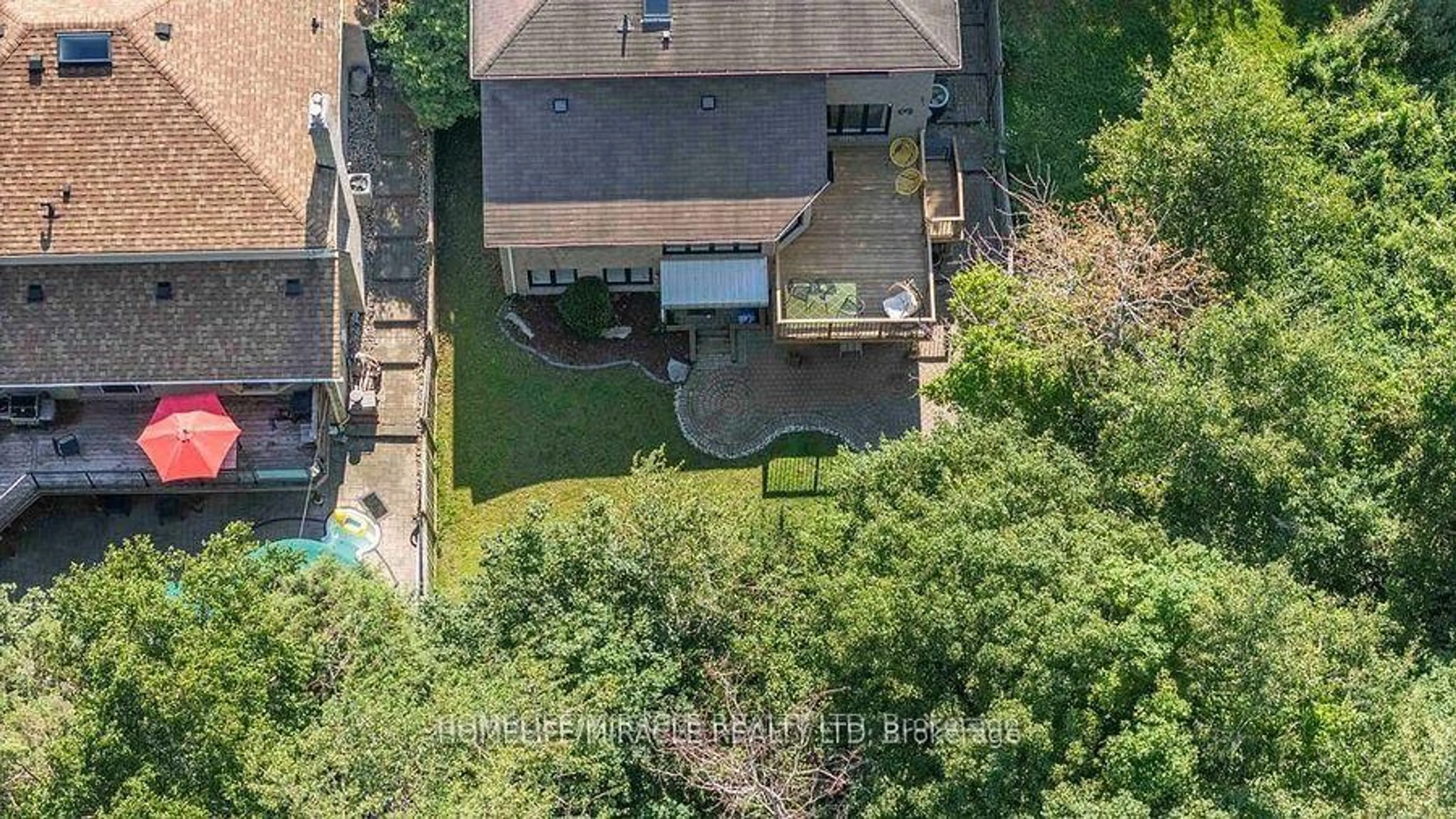 A pic from outside/outdoor area/front of a property/back of a property/a pic from drone, unknown for 987 Copperfield Dr, Oshawa Ontario L1K 2E9