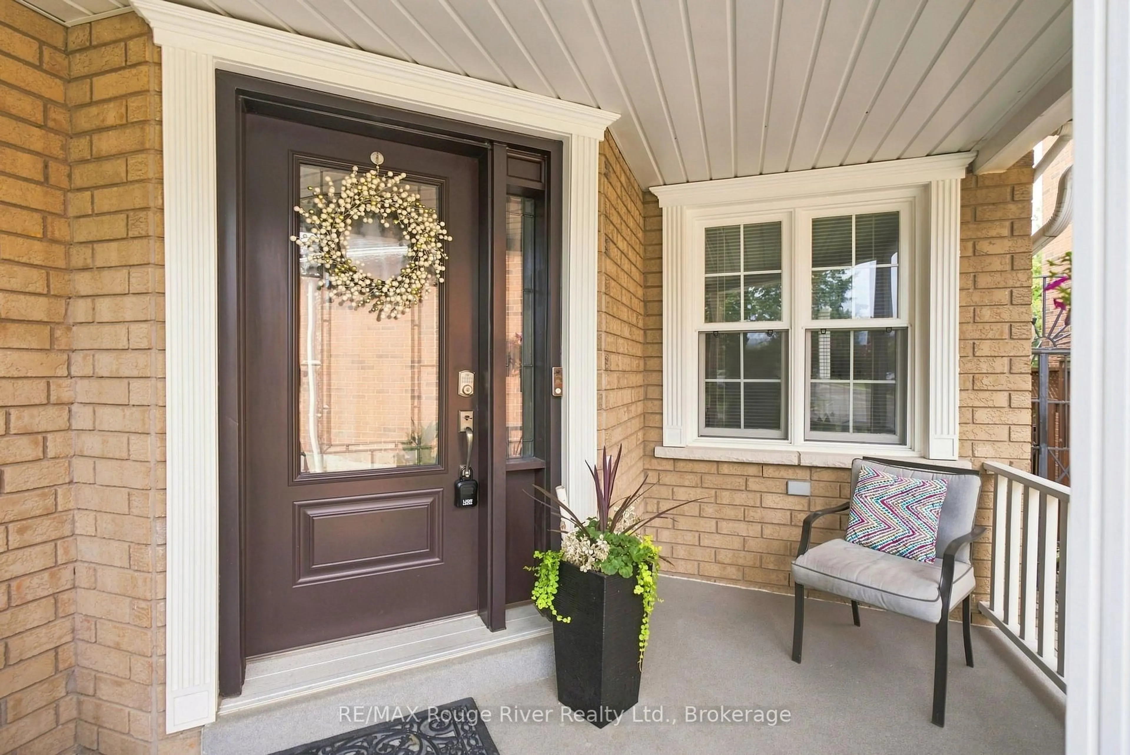 Indoor entryway for 26 Woodlands Ave, Whitby Ontario L1R 2S9