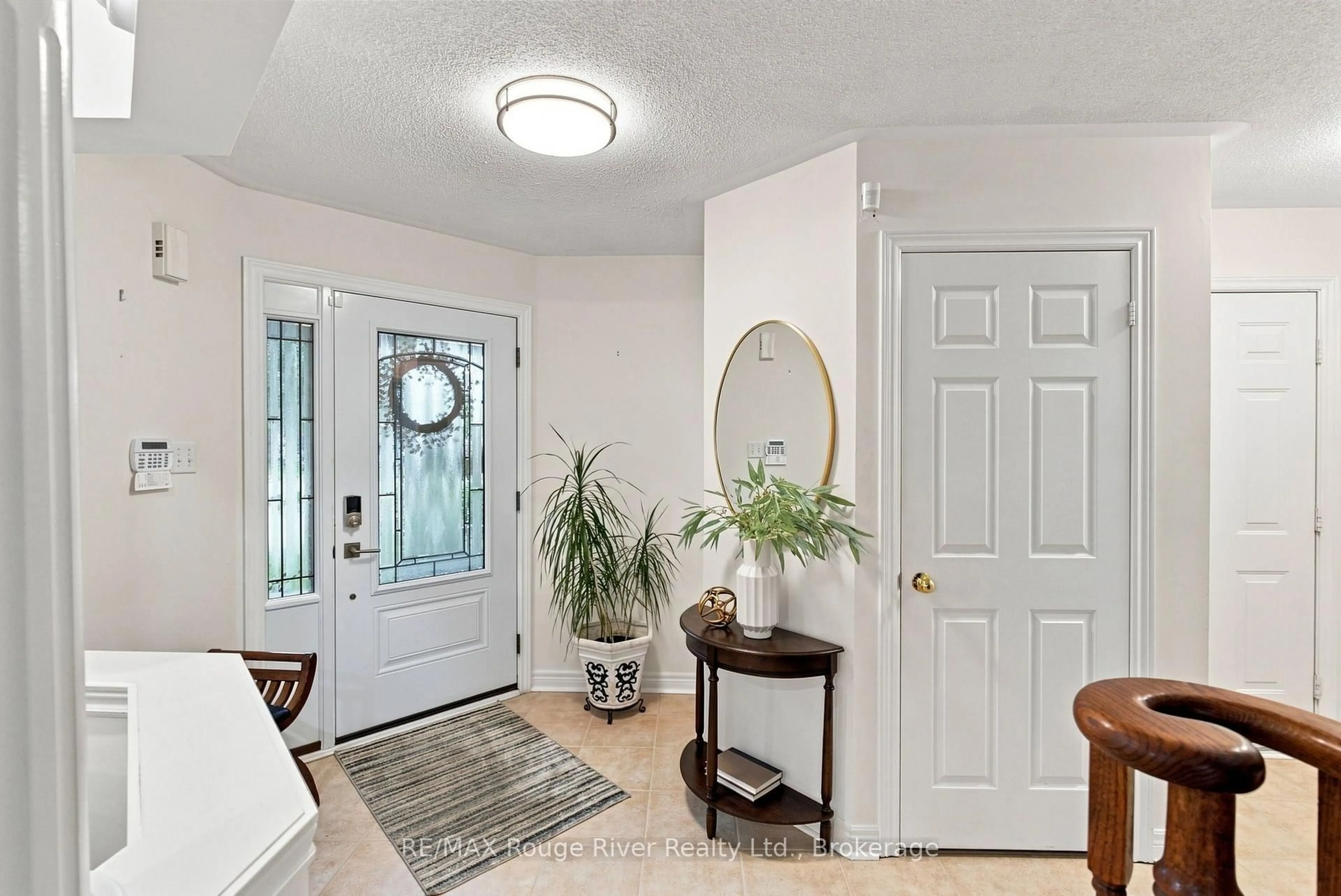 Indoor entryway for 26 Woodlands Ave, Whitby Ontario L1R 2S9