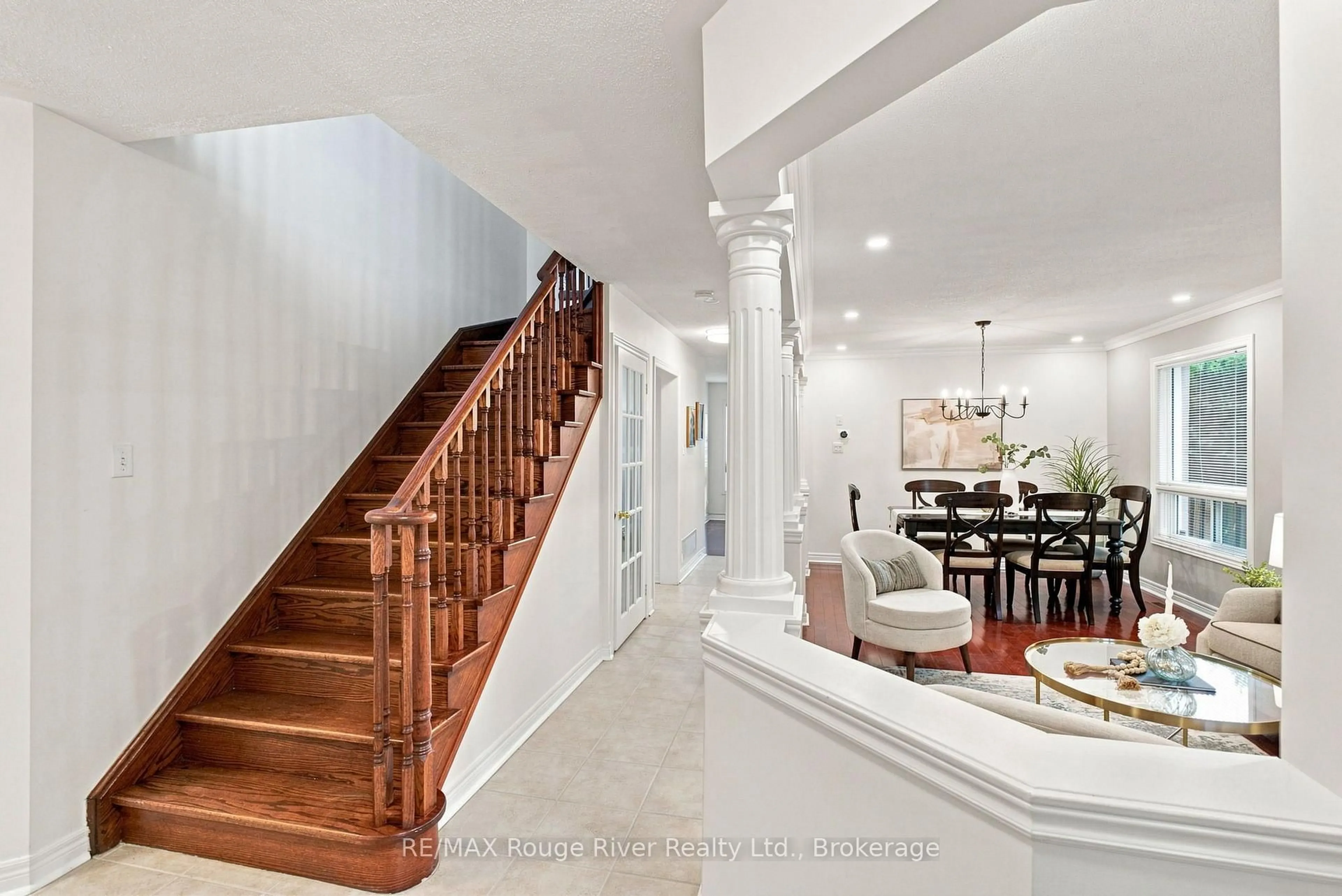 Indoor foyer for 26 Woodlands Ave, Whitby Ontario L1R 2S9
