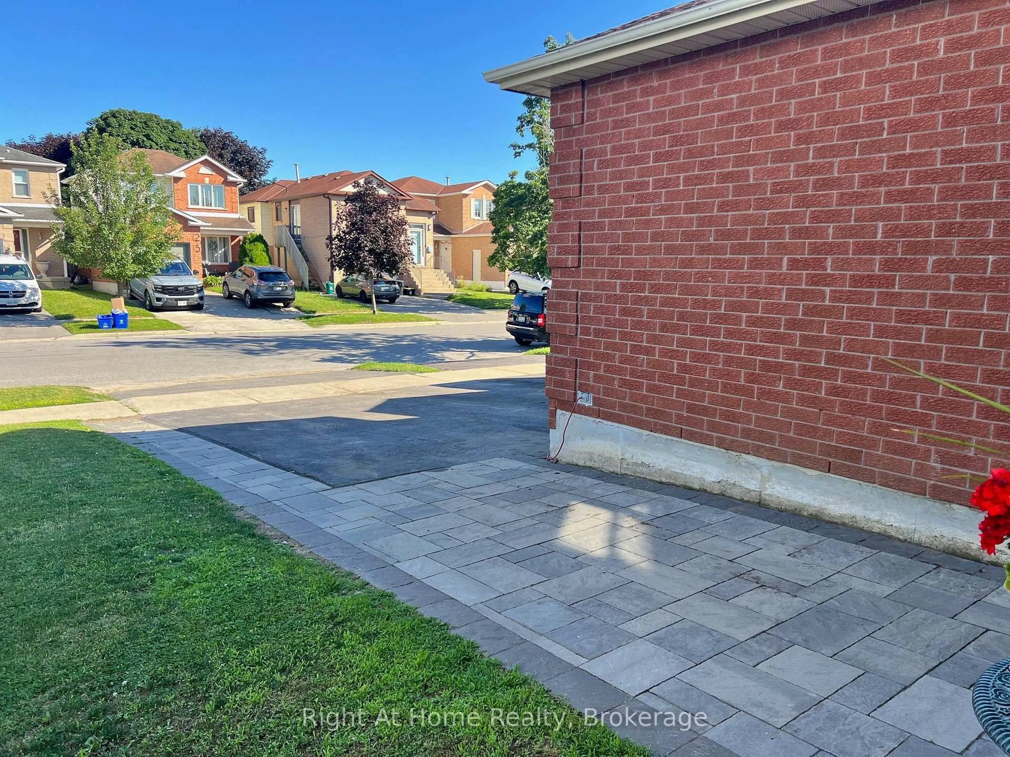 A pic from outside/outdoor area/front of a property/back of a property/a pic from drone, street for 26 Moyse Dr, Clarington Ontario L1E 2V4