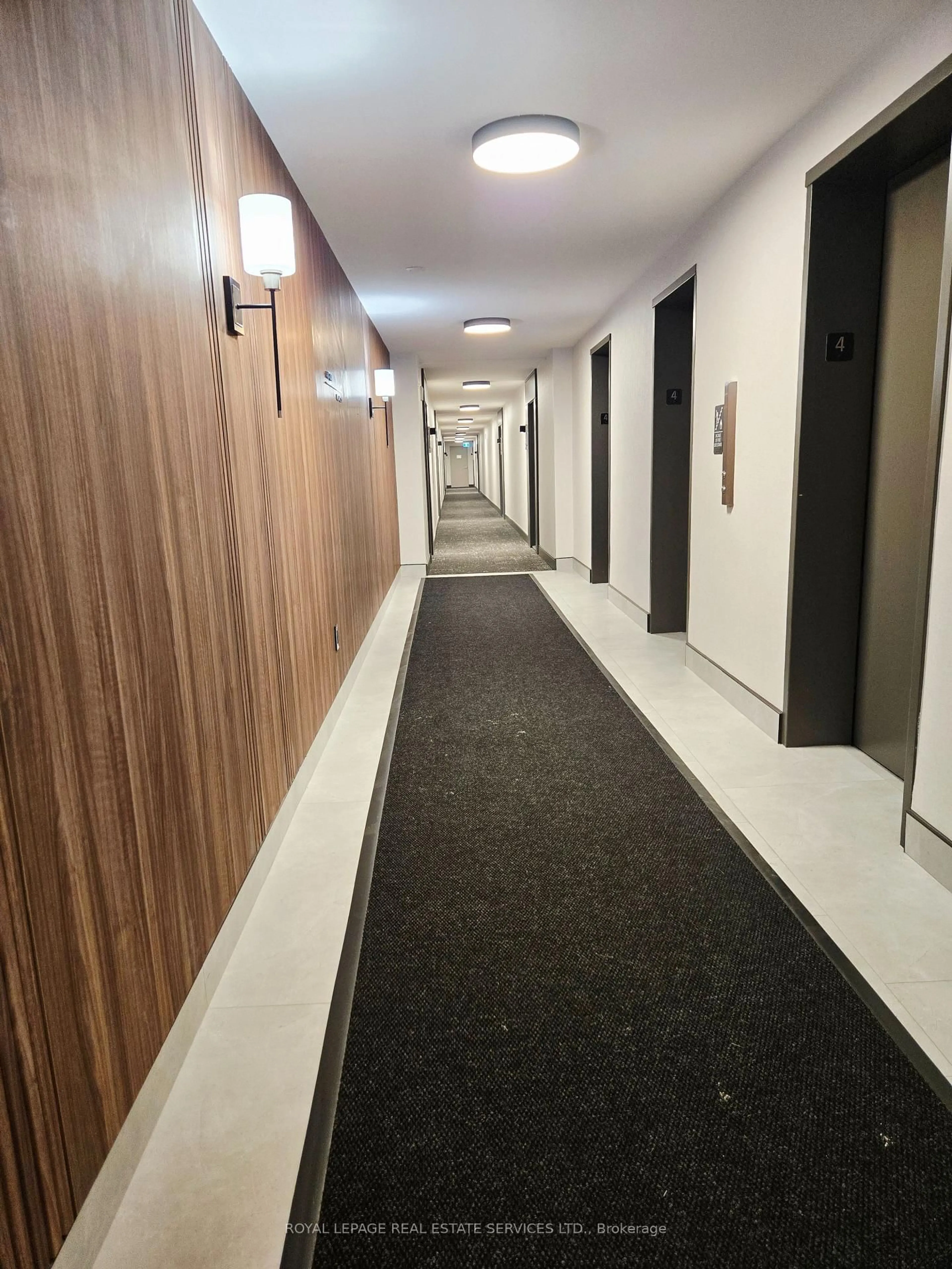 Indoor foyer for 120 Dundalk Dr #406, Toronto Ontario M1P 4V9