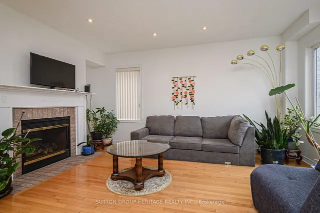 4 Divine Dr, Whitby 3