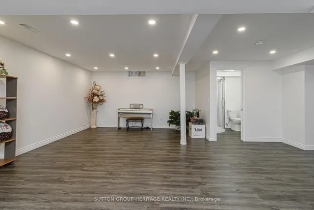 4 Divine Dr, Whitby 4