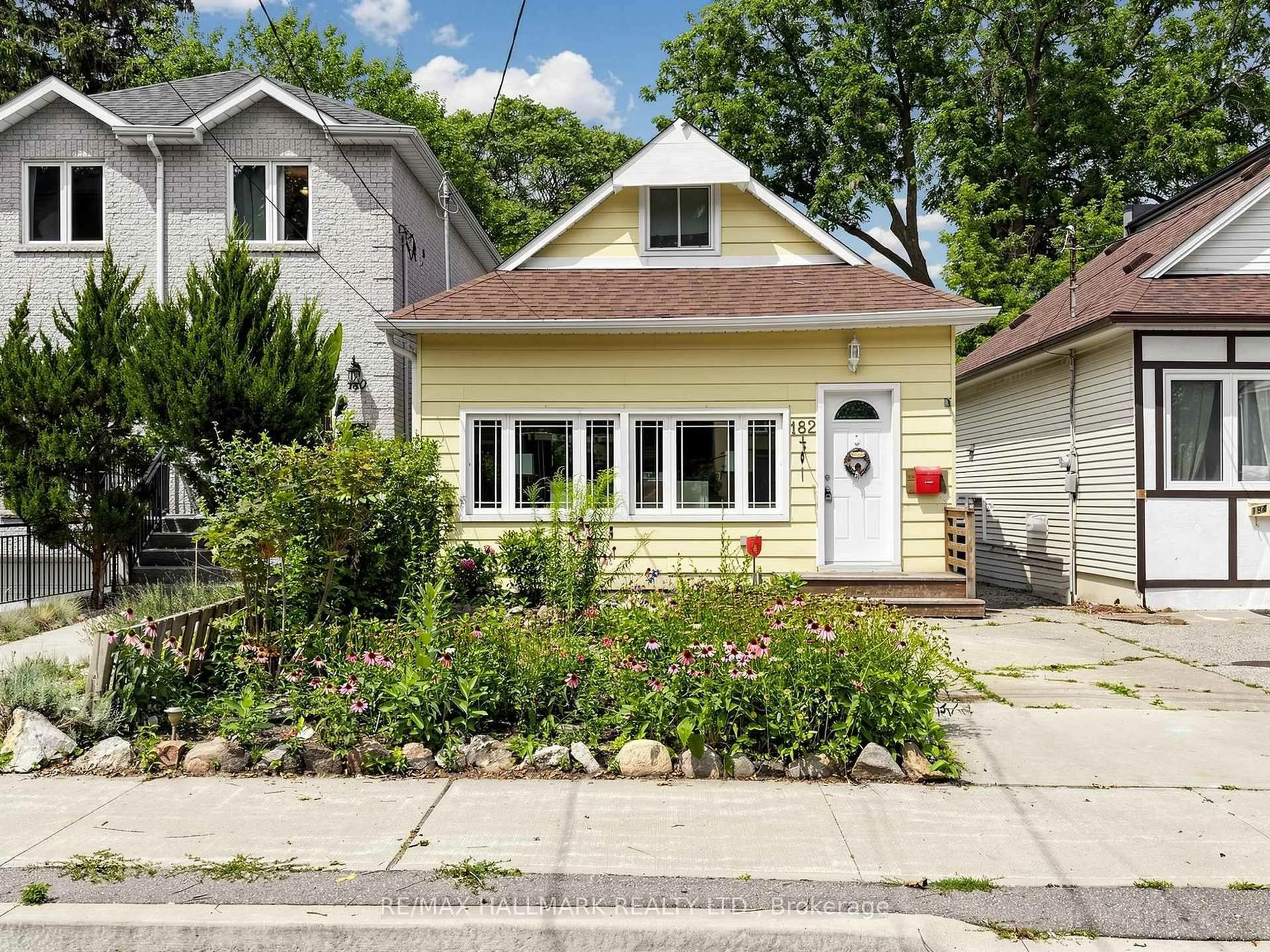 Home with vinyl exterior material, street for 182 Holborne Ave, Toronto Ontario M4C 2R8