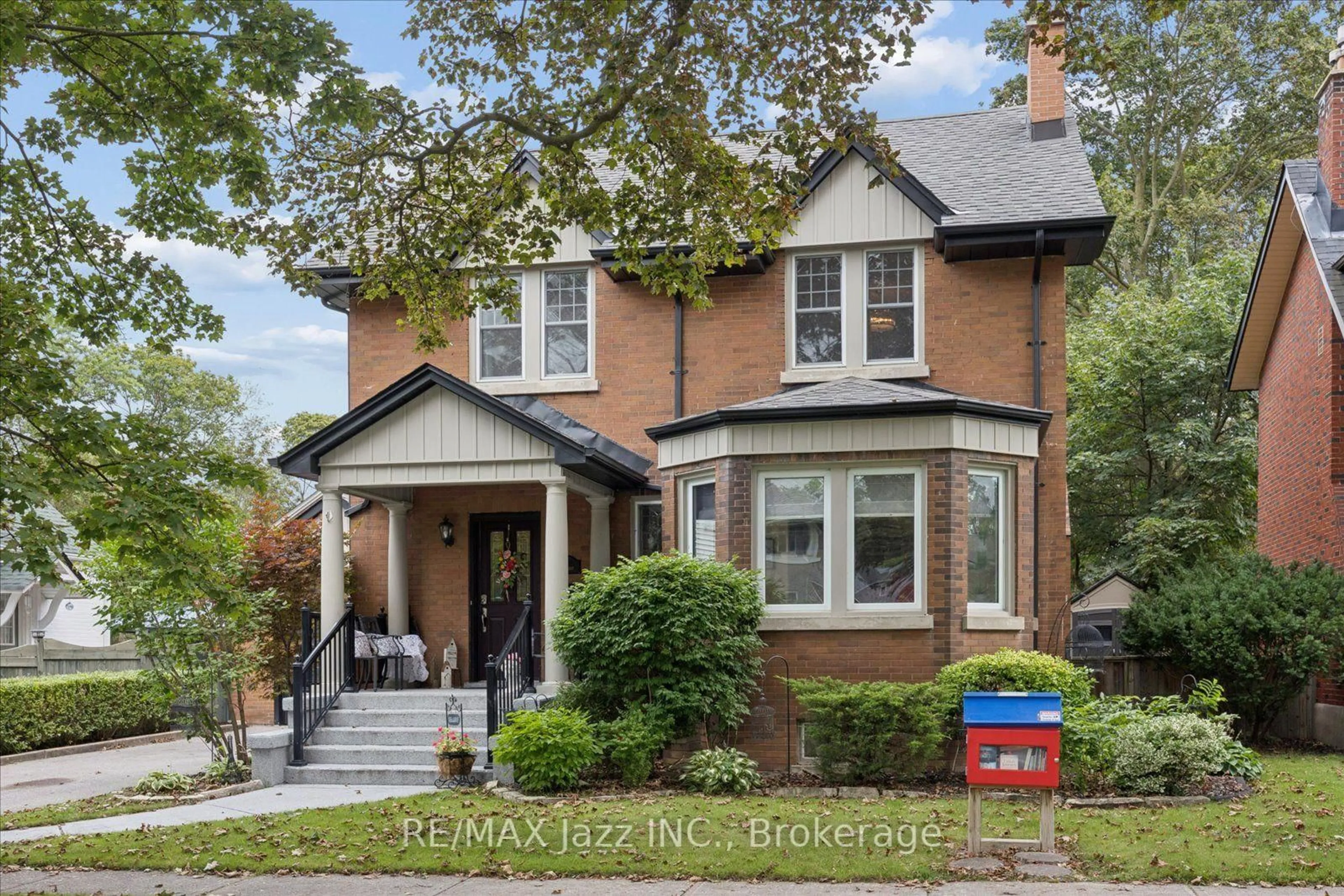 Home with brick exterior material, street for 425 Masson St, Oshawa Ontario L1G 4Z7