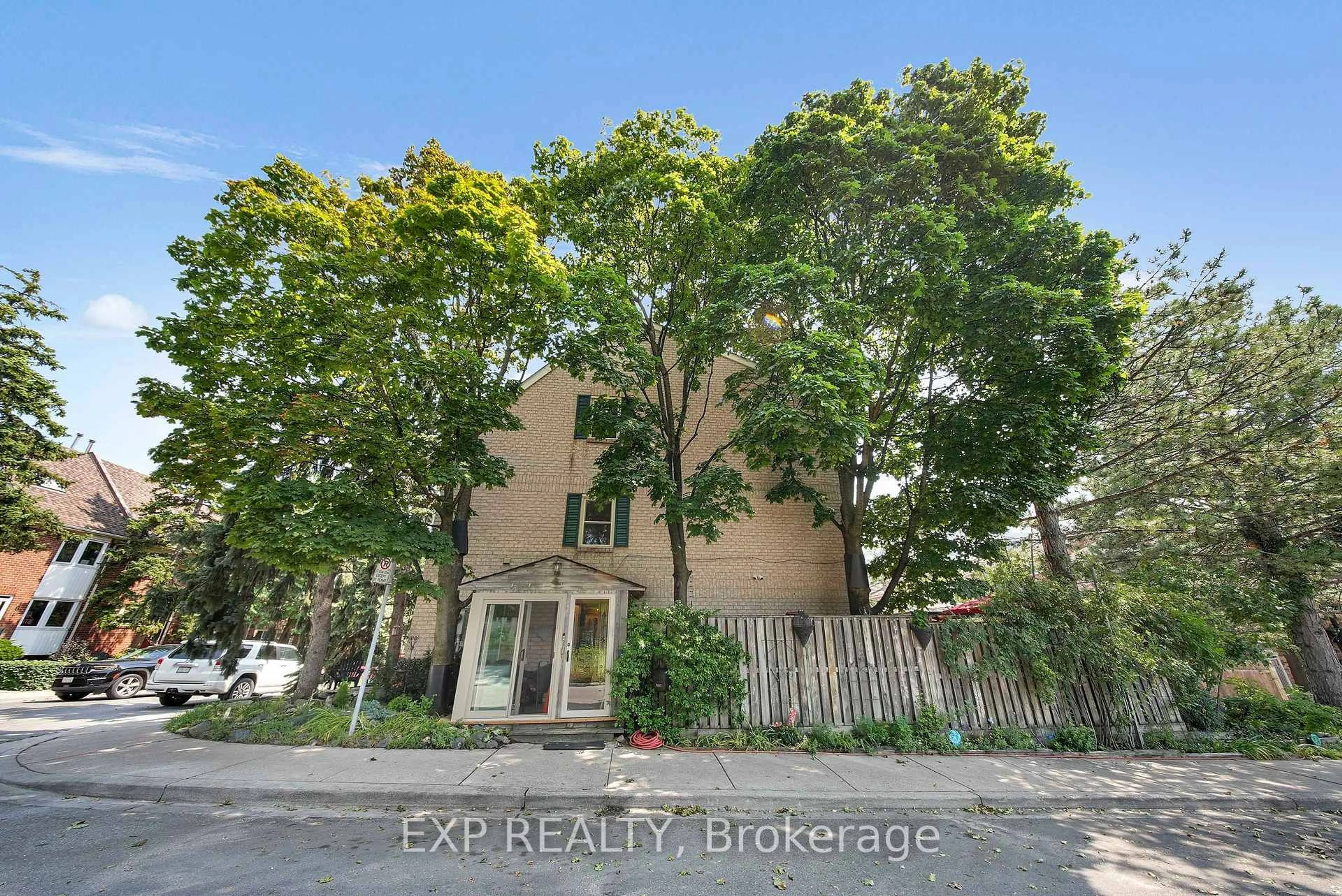 A pic from outside/outdoor area/front of a property/back of a property/a pic from drone, unknown for 1 Quarry Crt, Toronto Ontario M4J 5A6