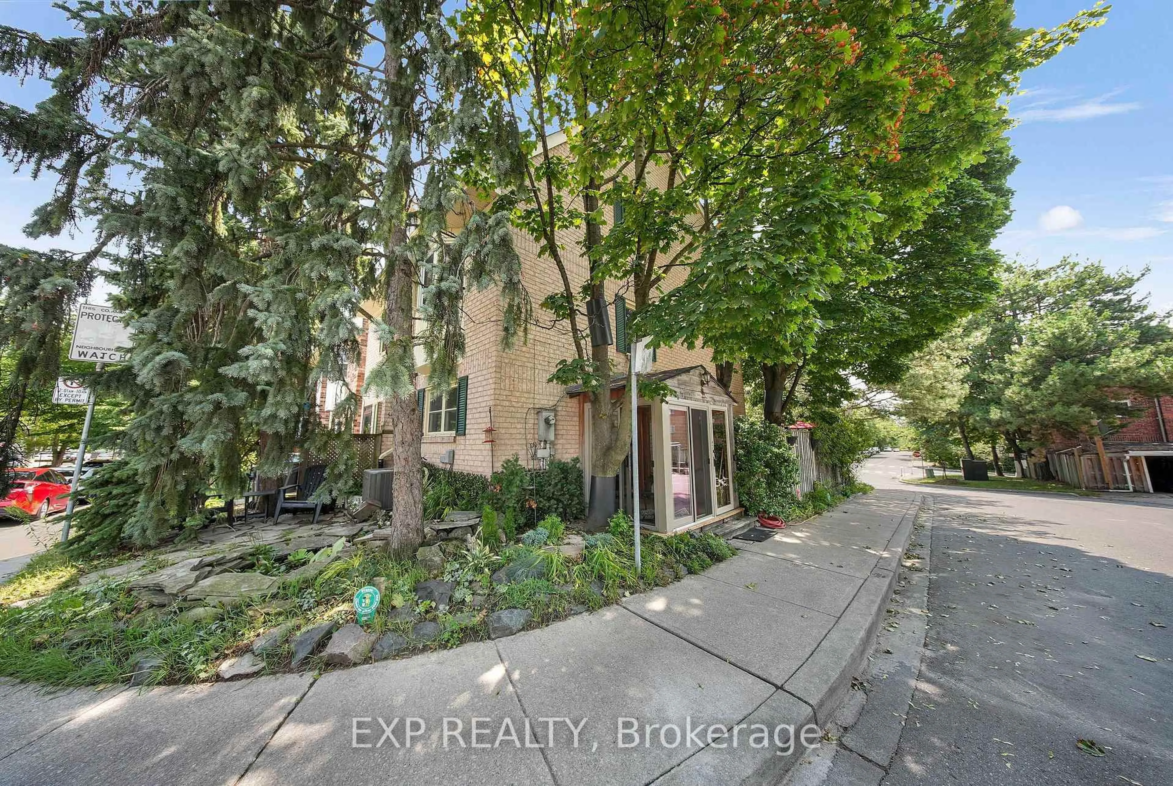 A pic from outside/outdoor area/front of a property/back of a property/a pic from drone, street for 1 Quarry Crt, Toronto Ontario M4J 5A6