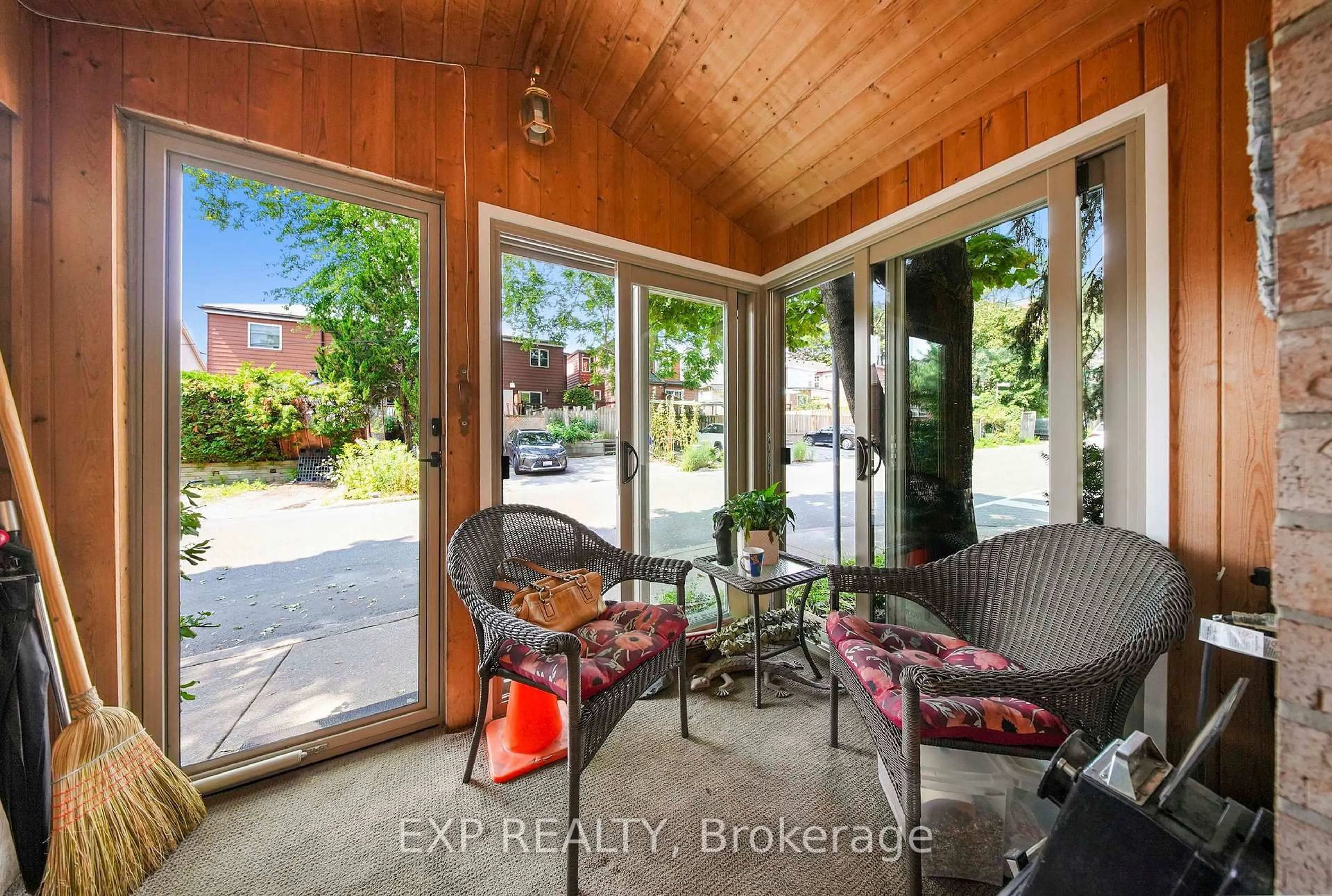 Patio, street for 1 Quarry Crt, Toronto Ontario M4J 5A6