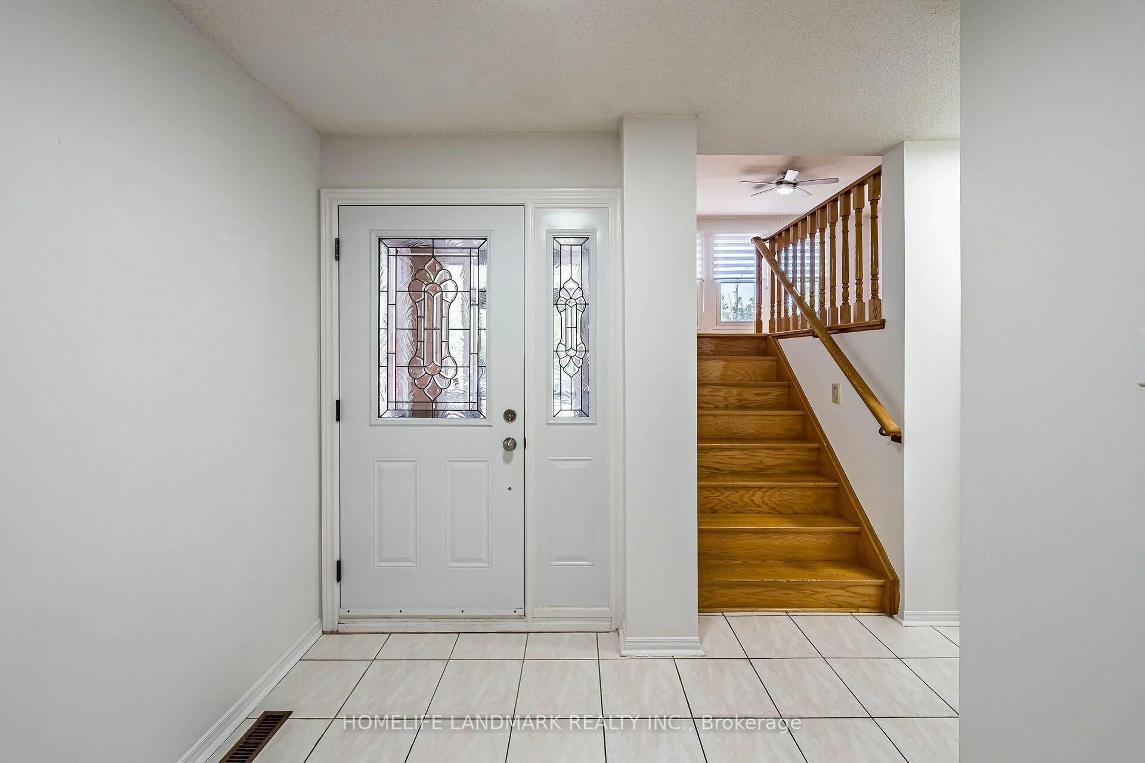 Indoor entryway for 62 Danjohn Cres, Toronto Ontario M1V 3N4