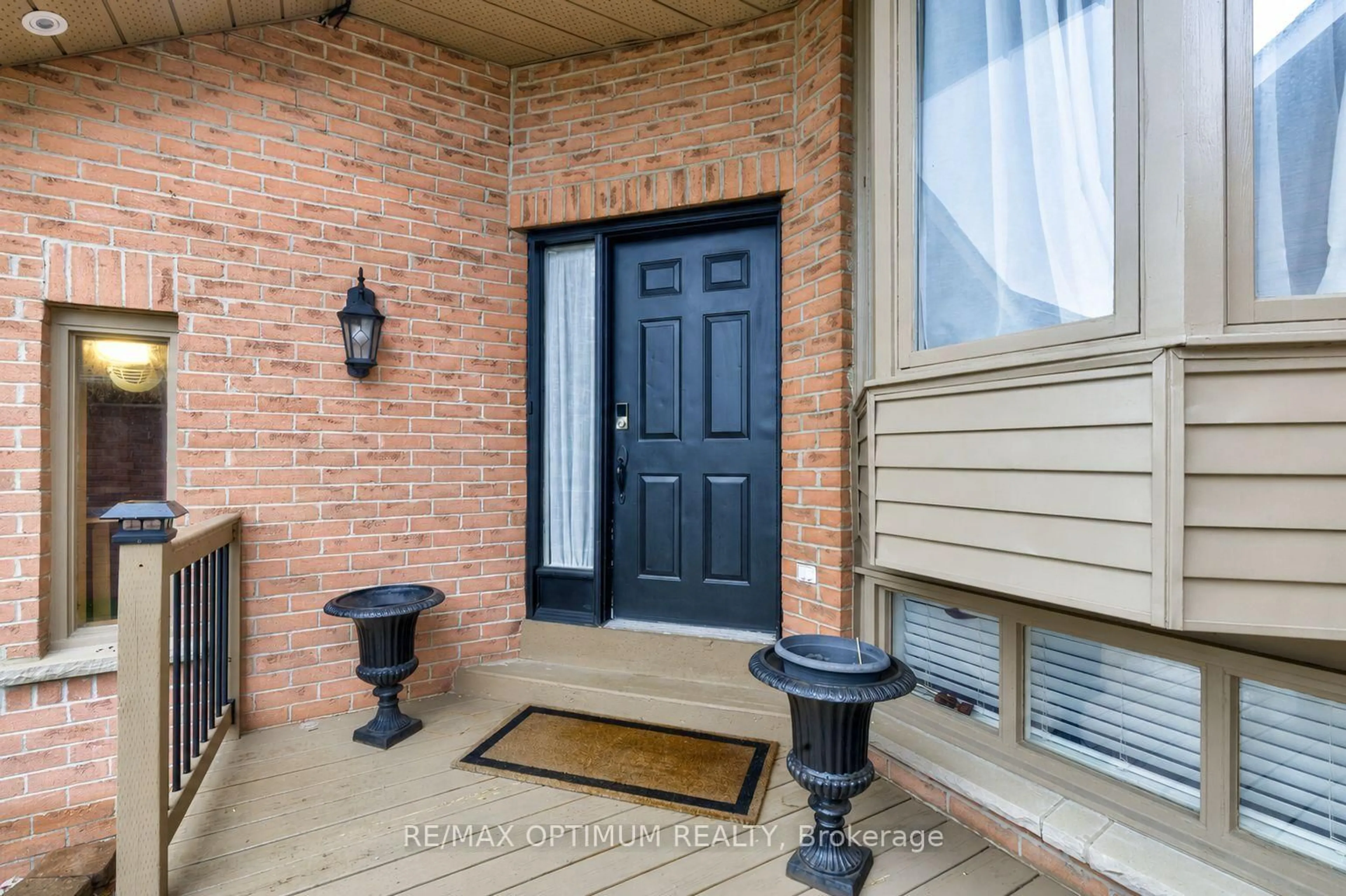 Indoor entryway for 11 Murkar Cres, Whitby Ontario L1N 8Y4