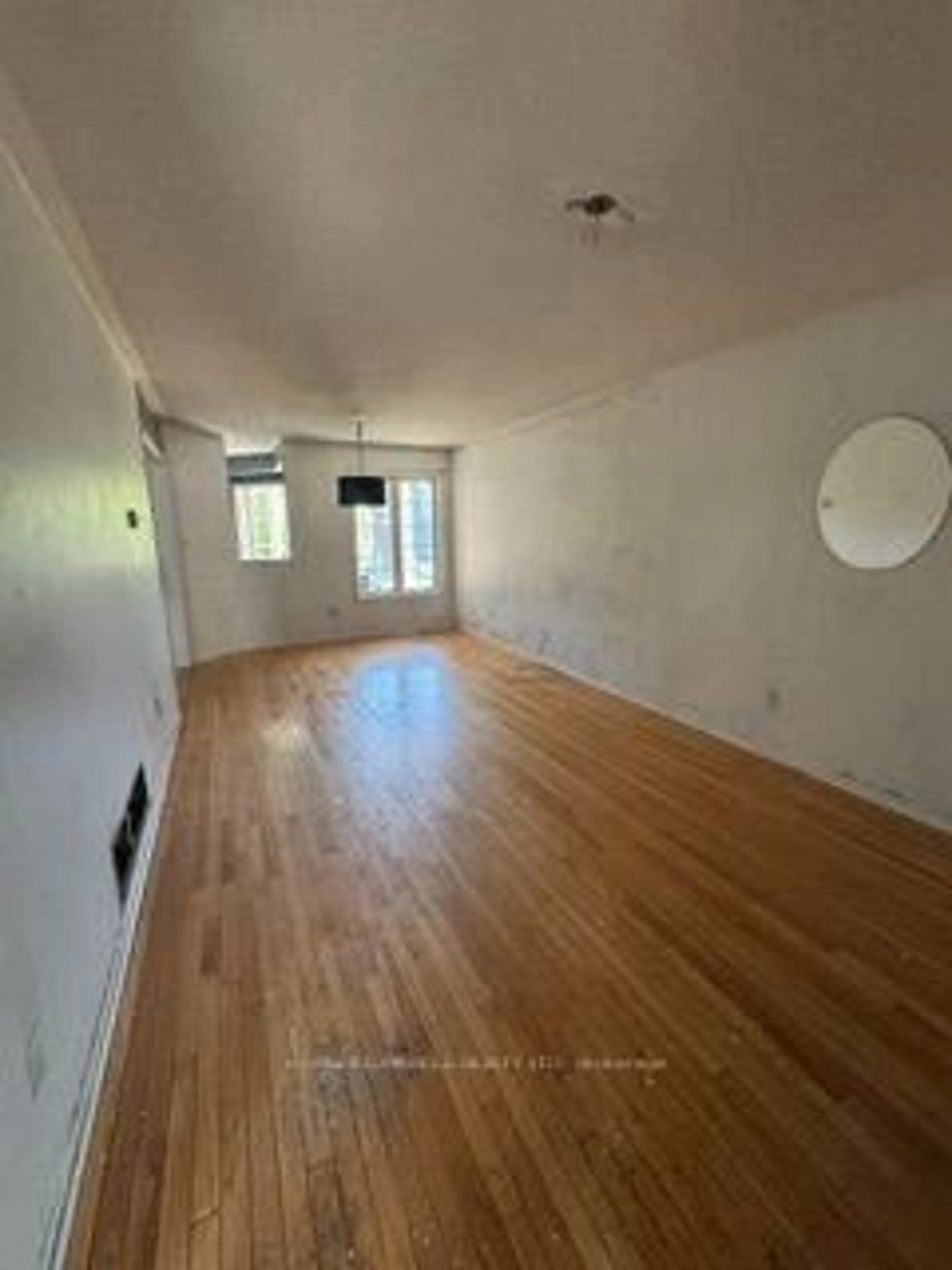 A pic of a room for 4 Iberville Rd, Whitby Ontario L1M 1H5