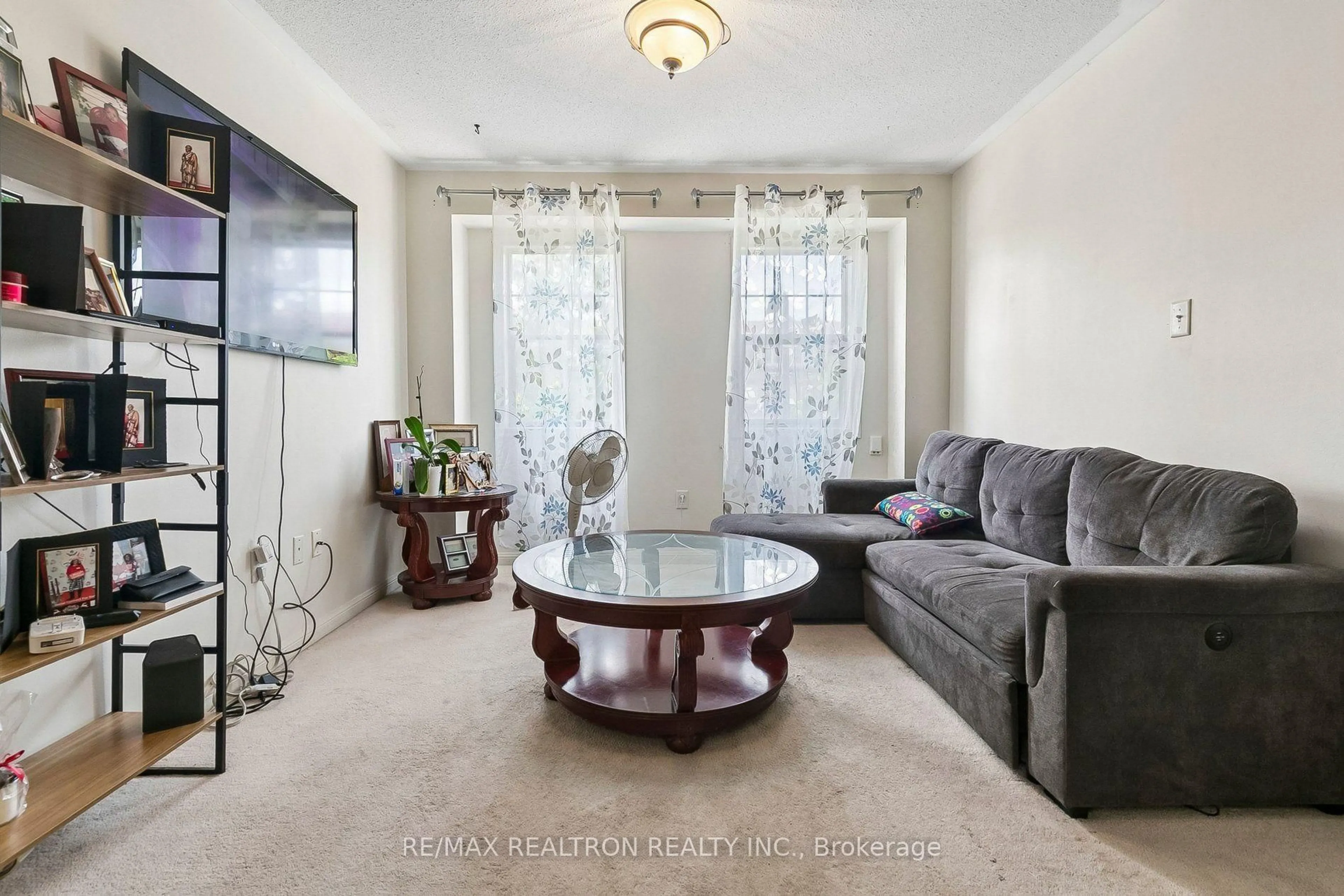 Living room with furniture, unknown for 23 Ecopark Gate, Toronto Ontario M1B 6G8