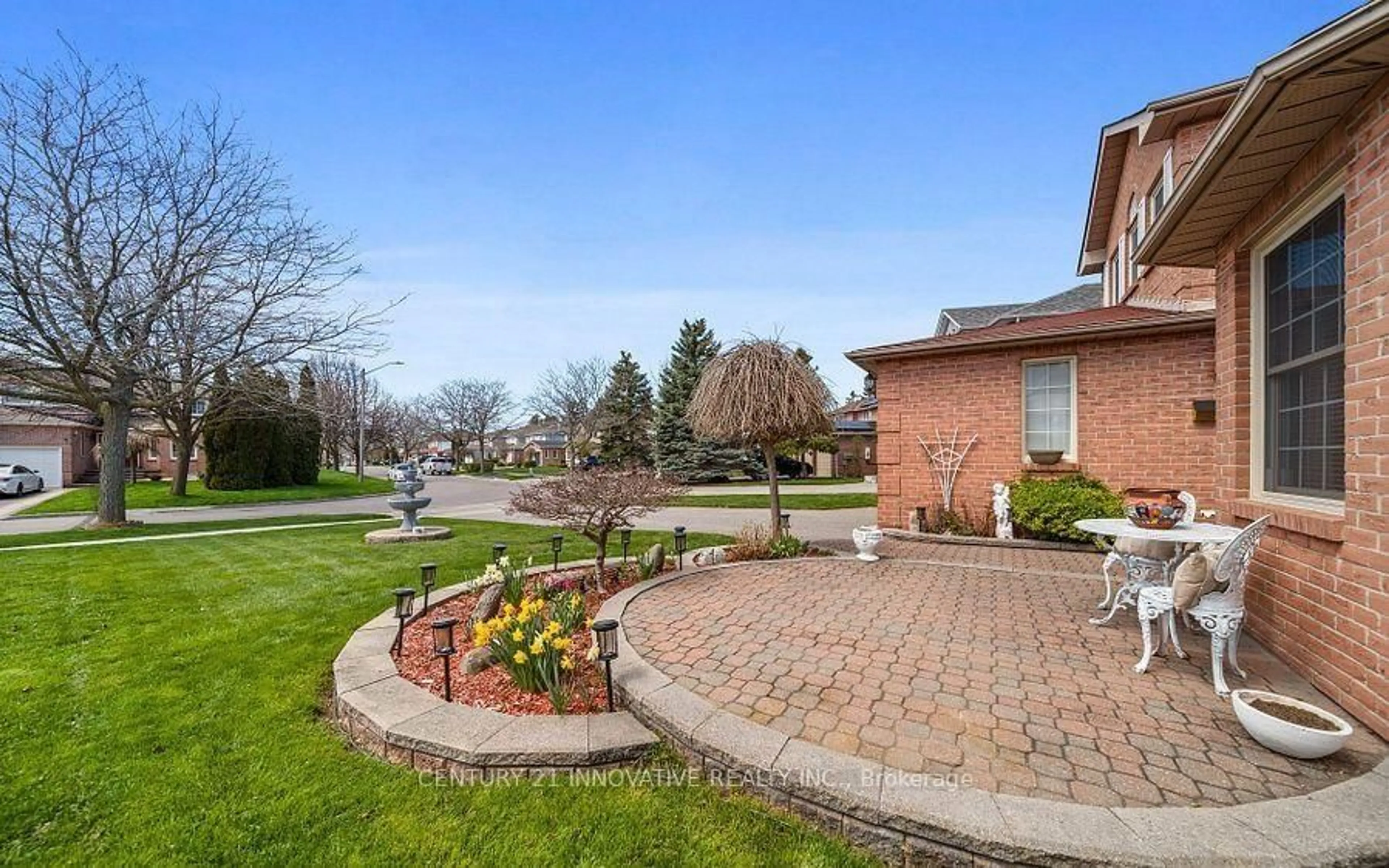 Patio, street for 915 Catskill Dr, Oshawa Ontario L1J 8J9
