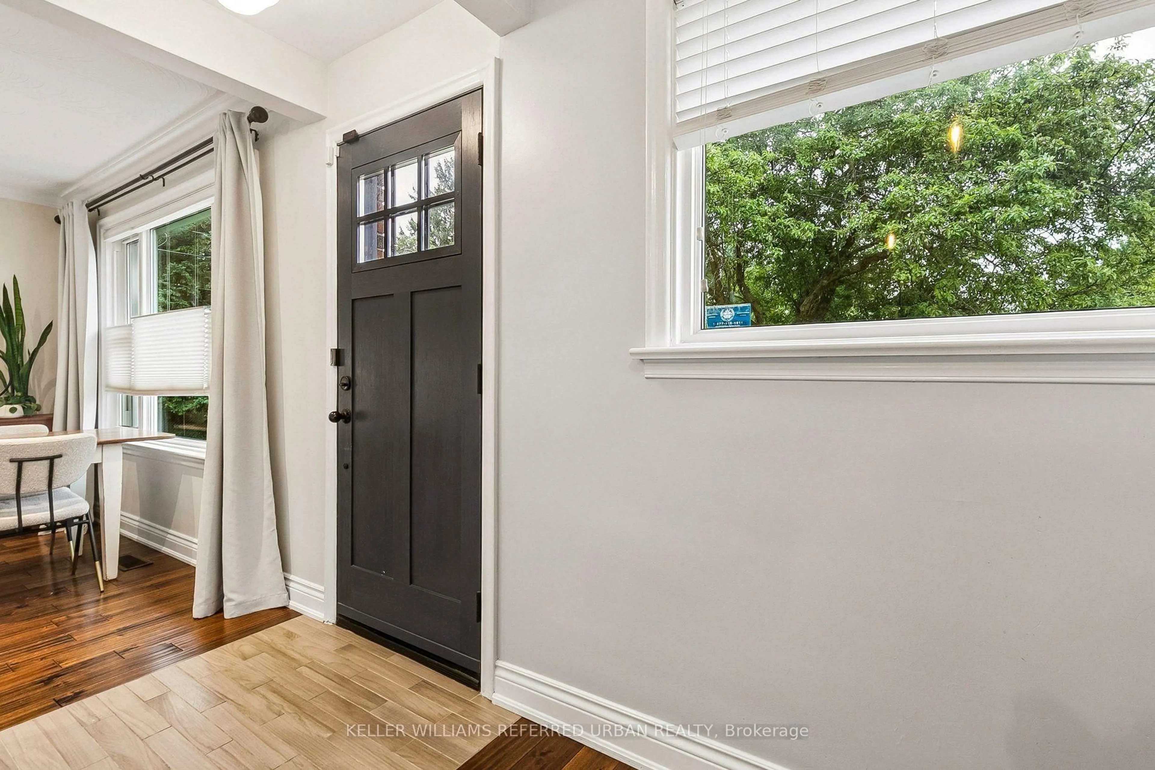 Indoor entryway for 36 Vernadale Cres, Toronto Ontario M1L 3M4
