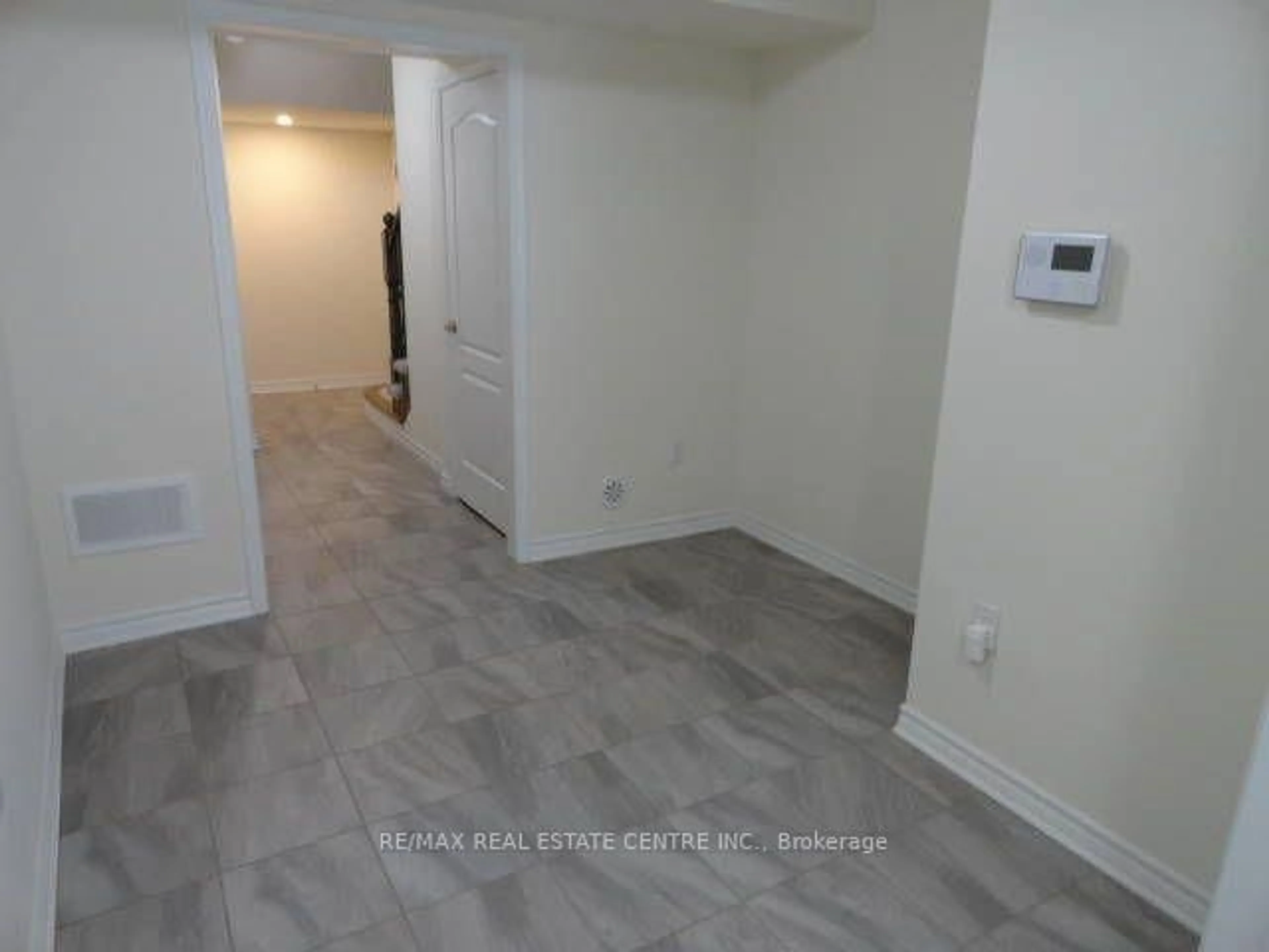 A pic of a room for 1084 Silk St, Pickering Ontario L1X 0E8
