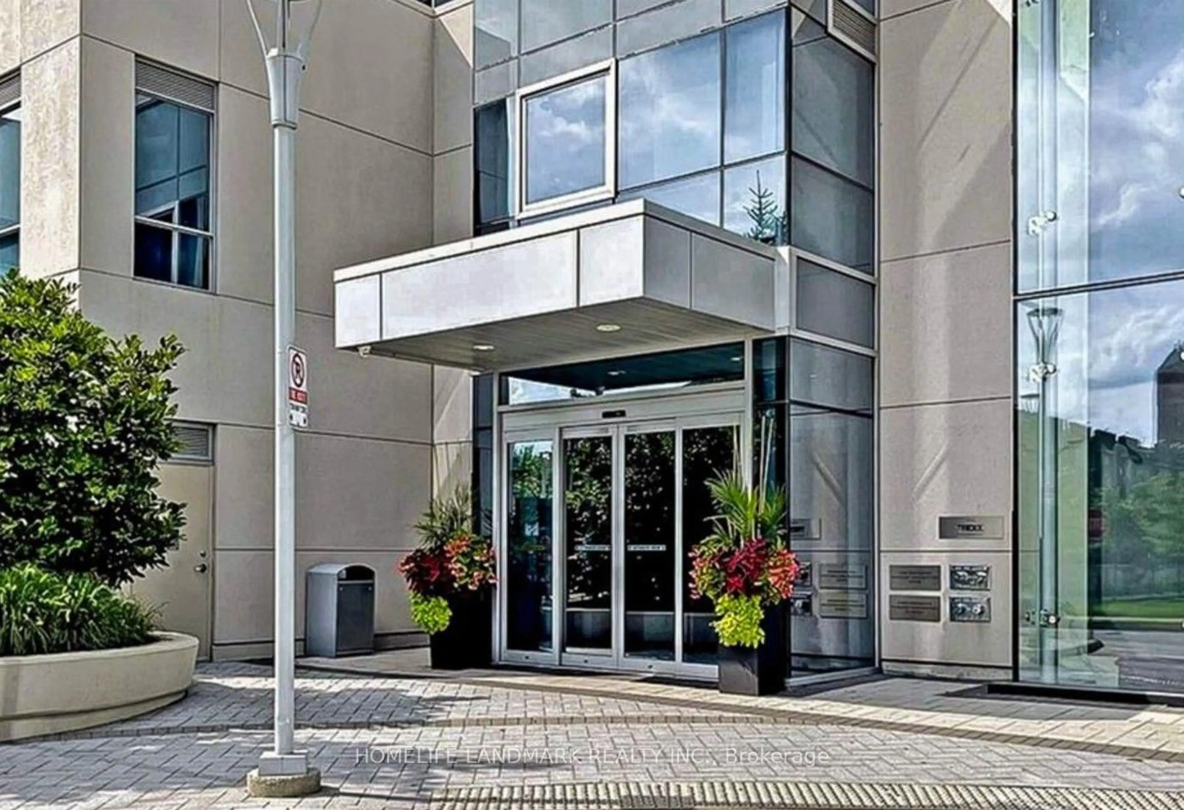 Indoor foyer for 255 Village Green Sq #1609, Toronto Ontario M1S 0L7