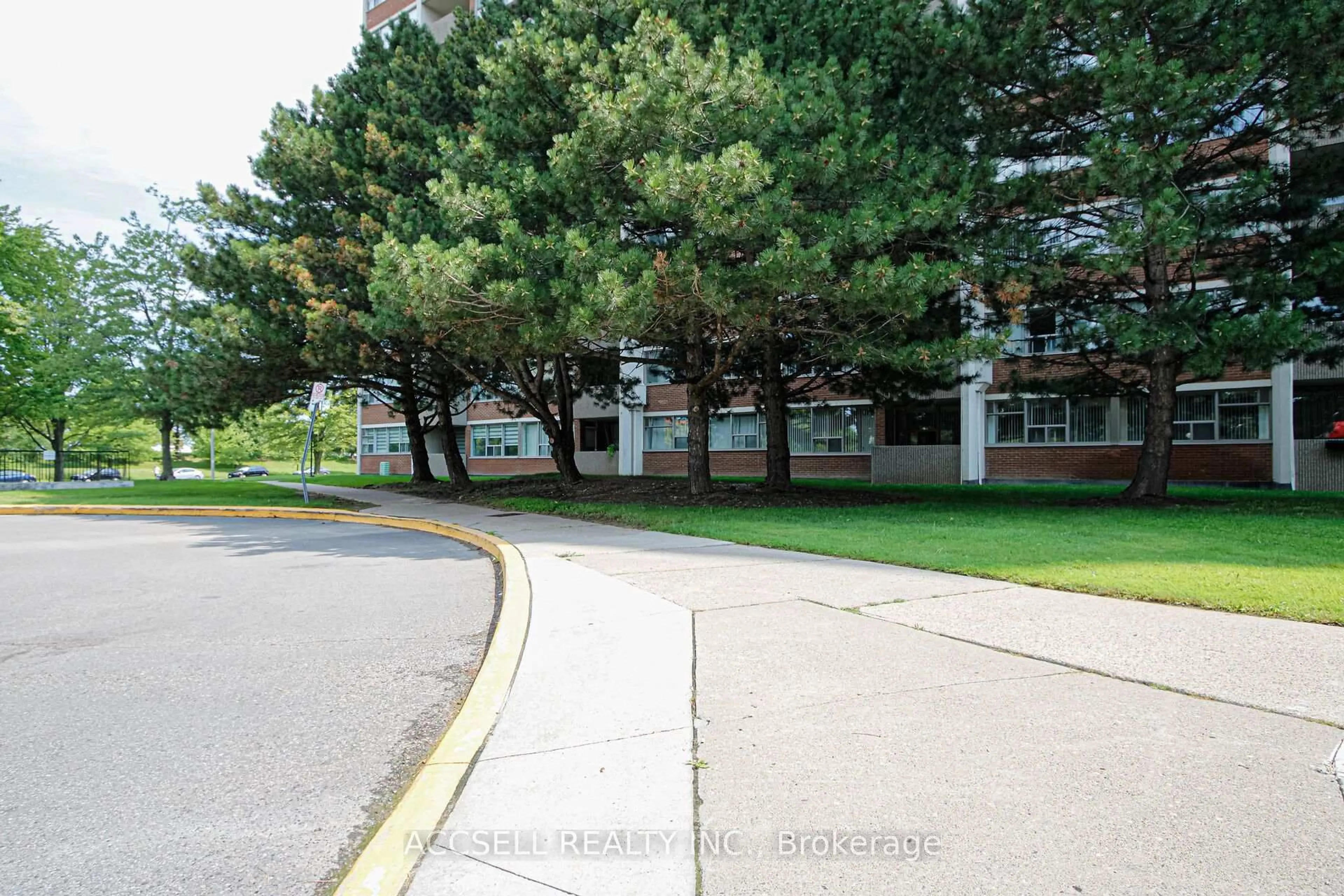 Patio, street for 45 silver springs Blvd, Toronto Ontario M1V 1R2