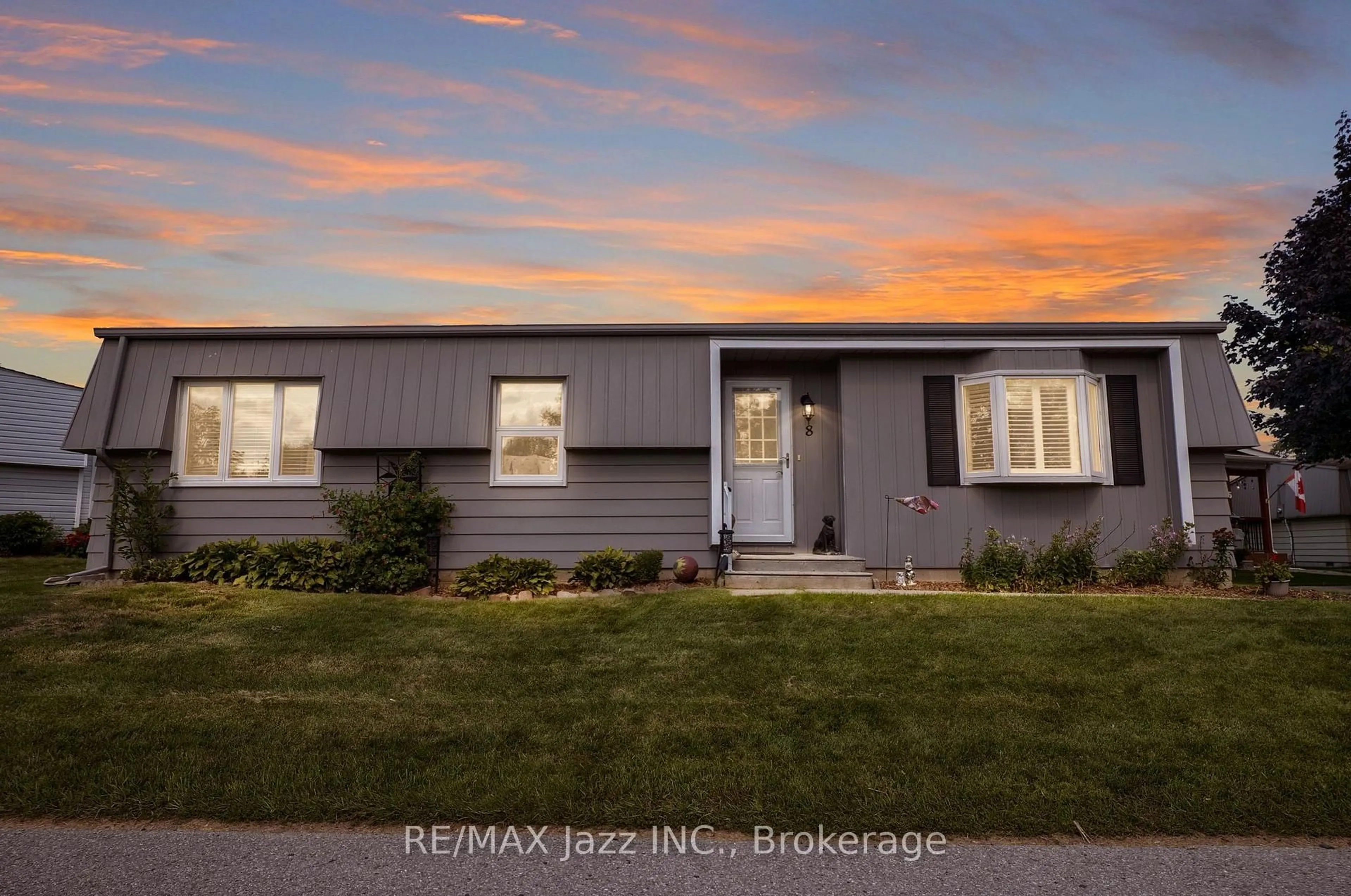 Home with vinyl exterior material, street for 8 Wheelhouse Dr, Clarington Ontario L1B 1B9