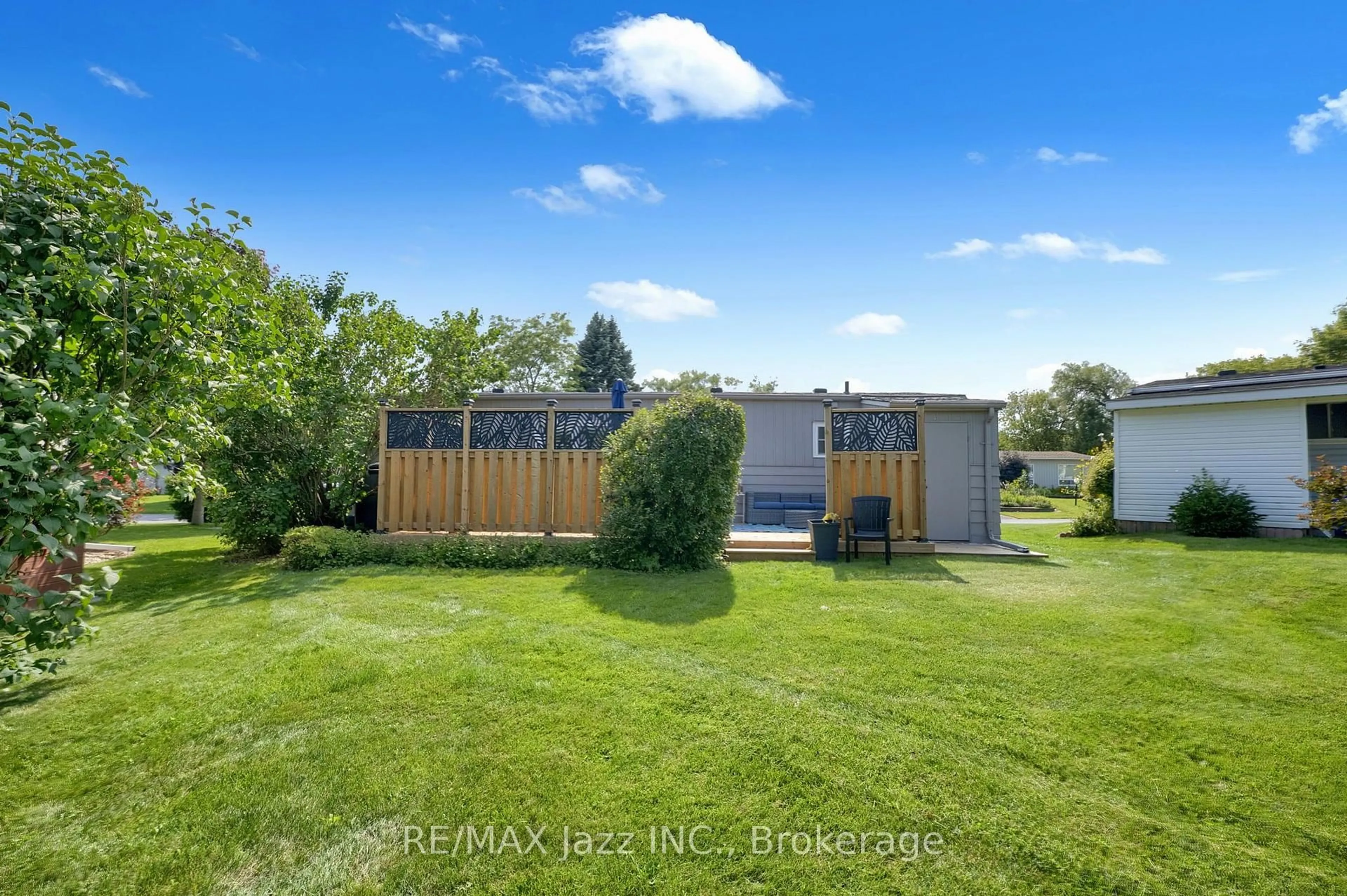 A pic from outside/outdoor area/front of a property/back of a property/a pic from drone, unknown for 8 Wheelhouse Dr, Clarington Ontario L1B 1B9