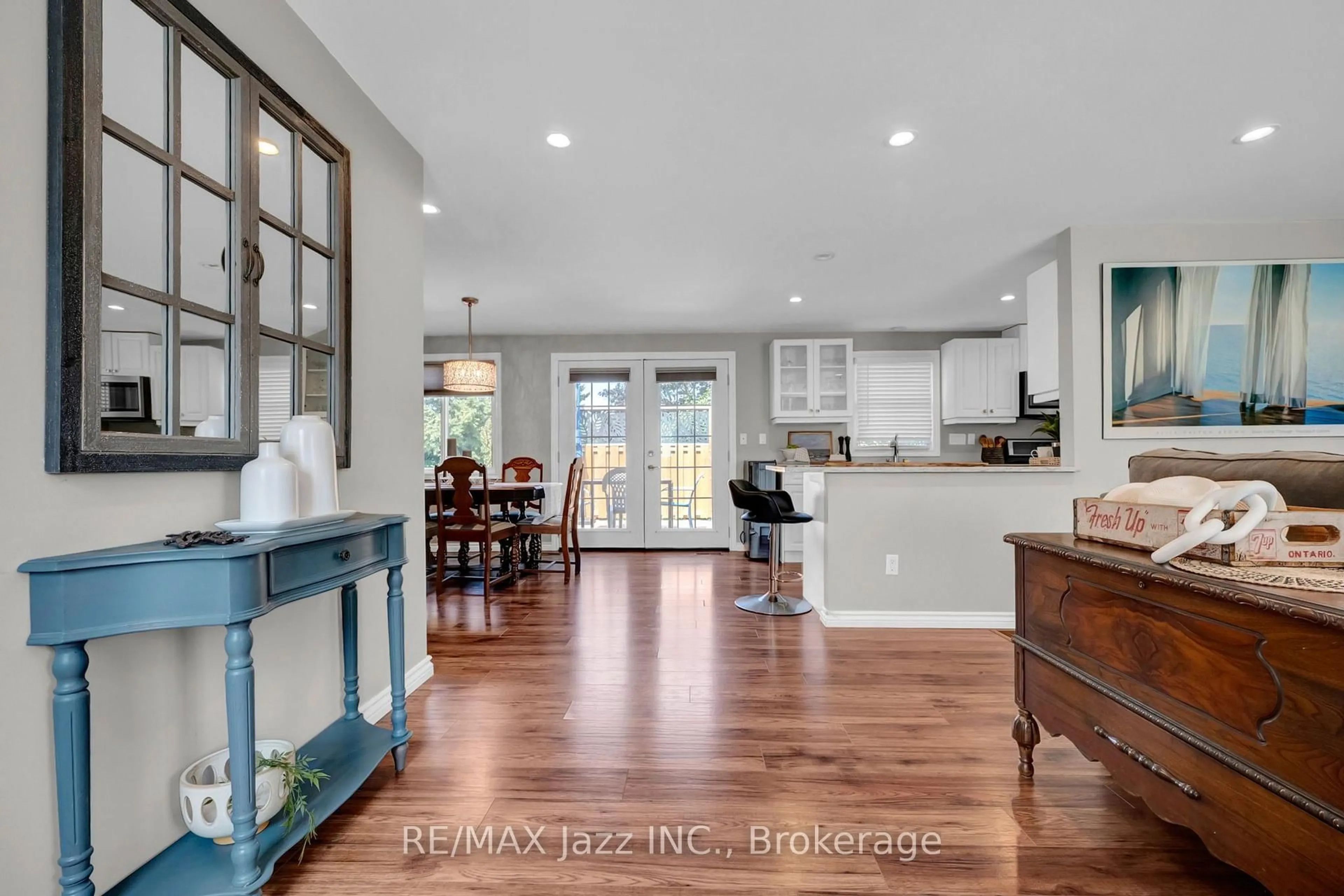 Open concept kitchen, unknown for 8 Wheelhouse Dr, Clarington Ontario L1B 1B9