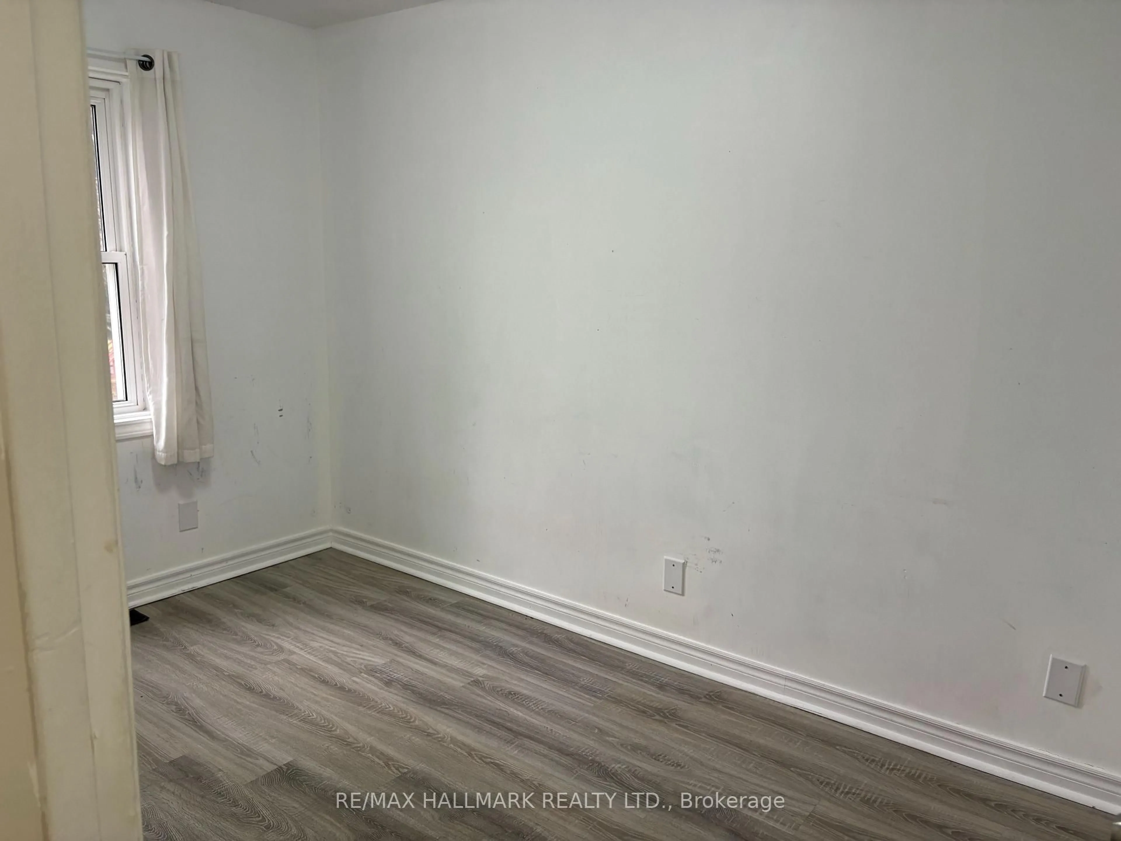 A pic of a room for 64 Dale Ave, Toronto Ontario M1J 3J5
