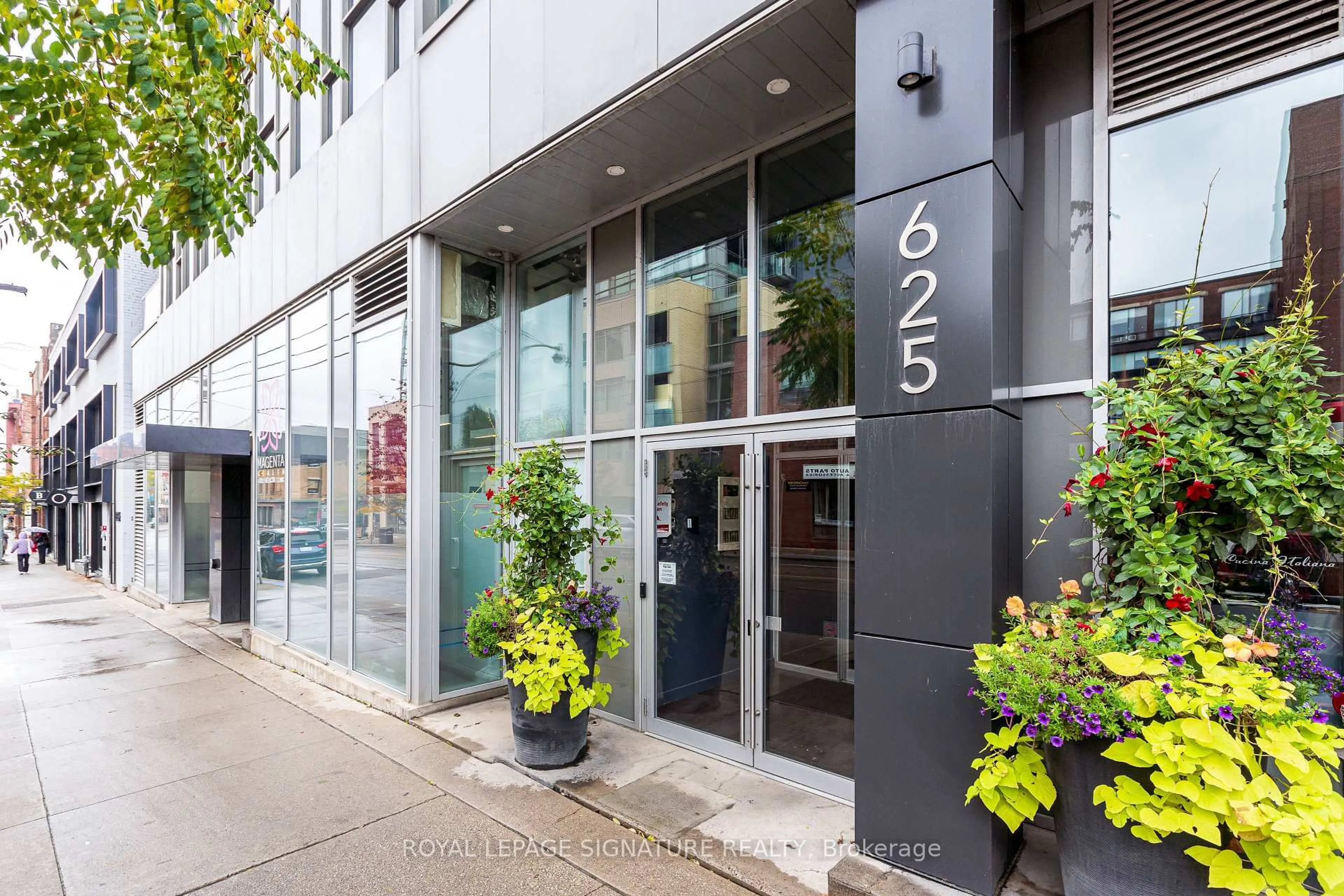 Unknown for 625 Queen St #211, Toronto Ontario M4M 1G7