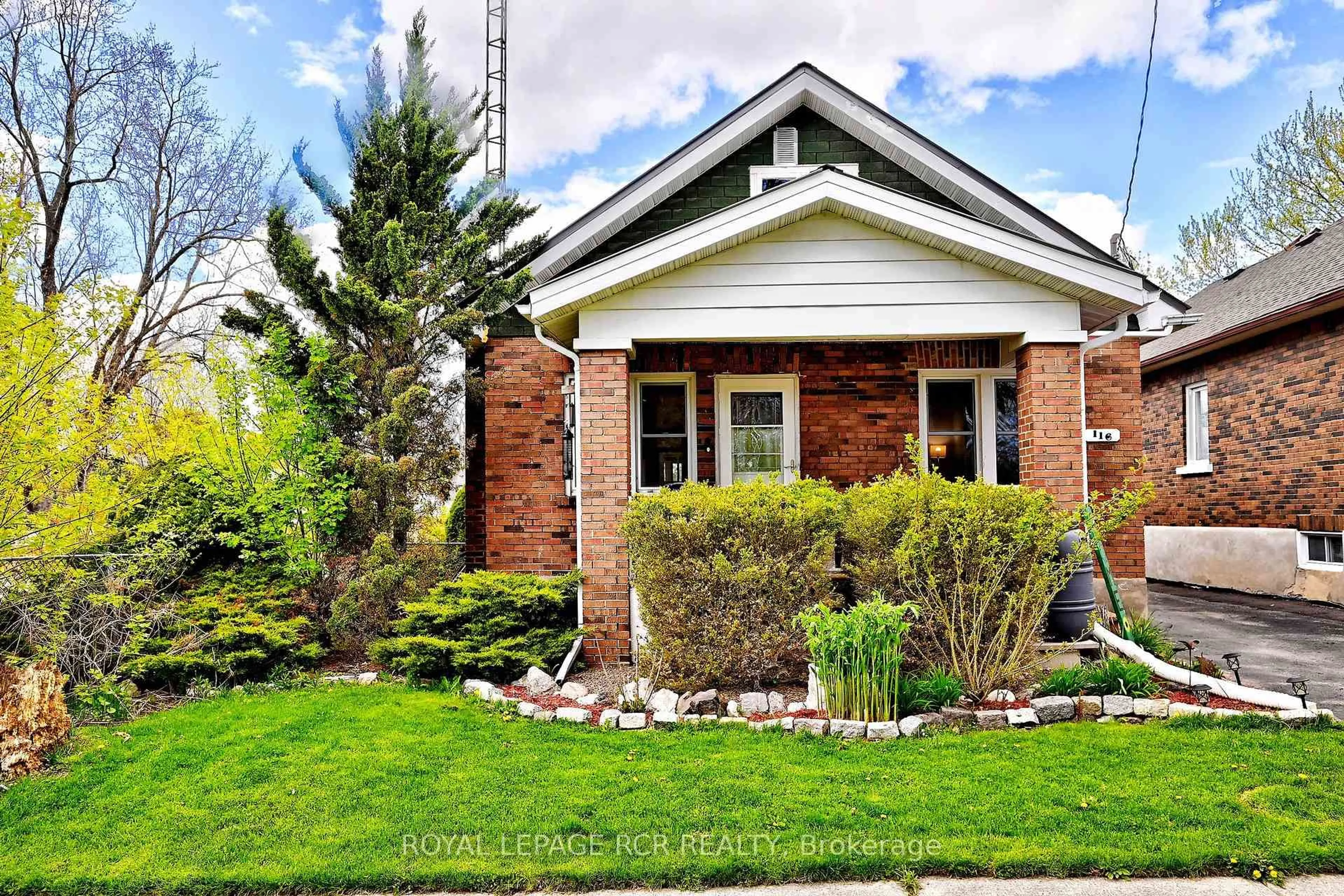 Home with brick exterior material, street for 116 Buckingham Ave, Oshawa Ontario L1G 2K5