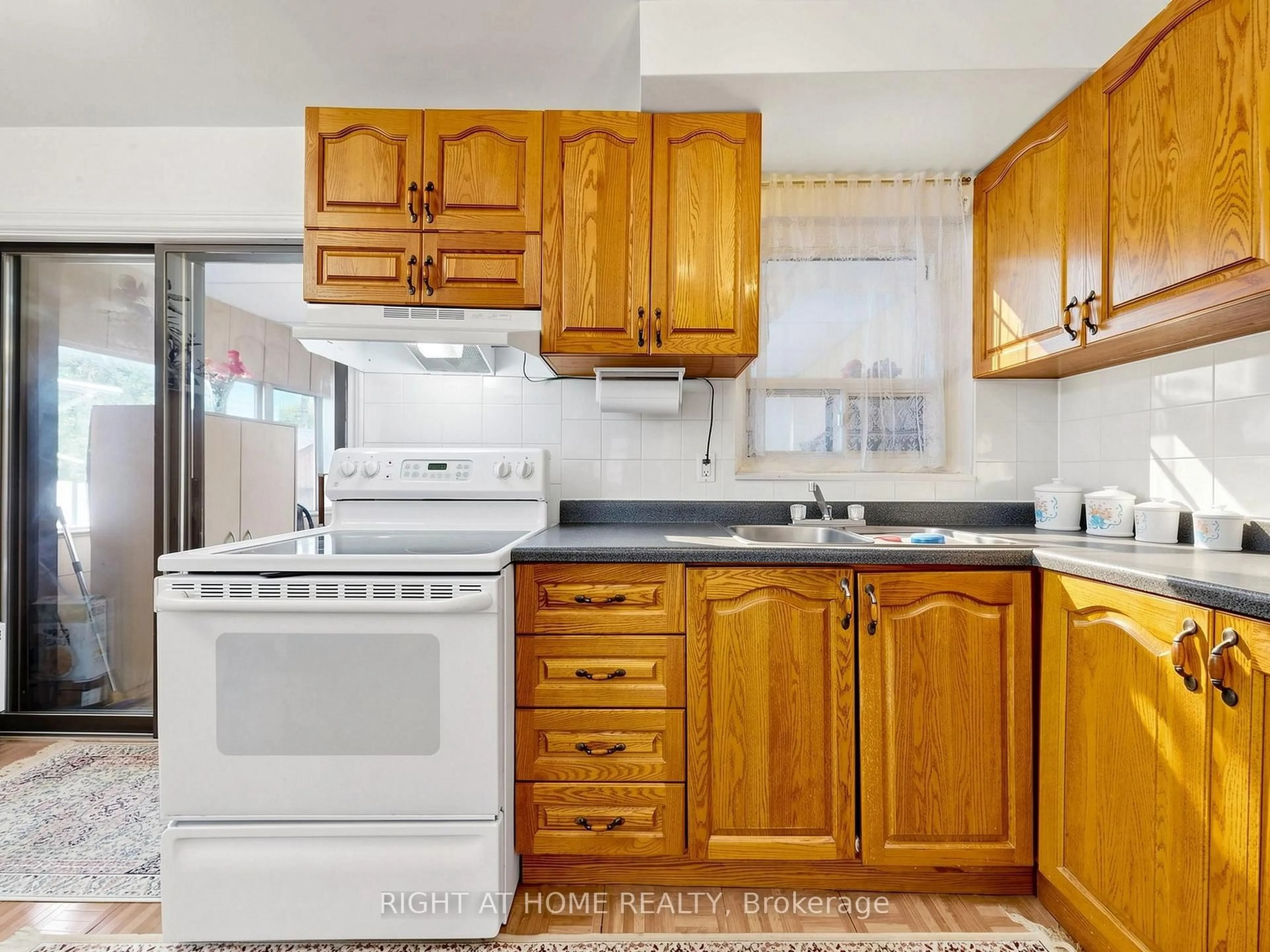 Standard kitchen, unknown for 771 Birchmount Rd, Toronto Ontario M1K 1R7