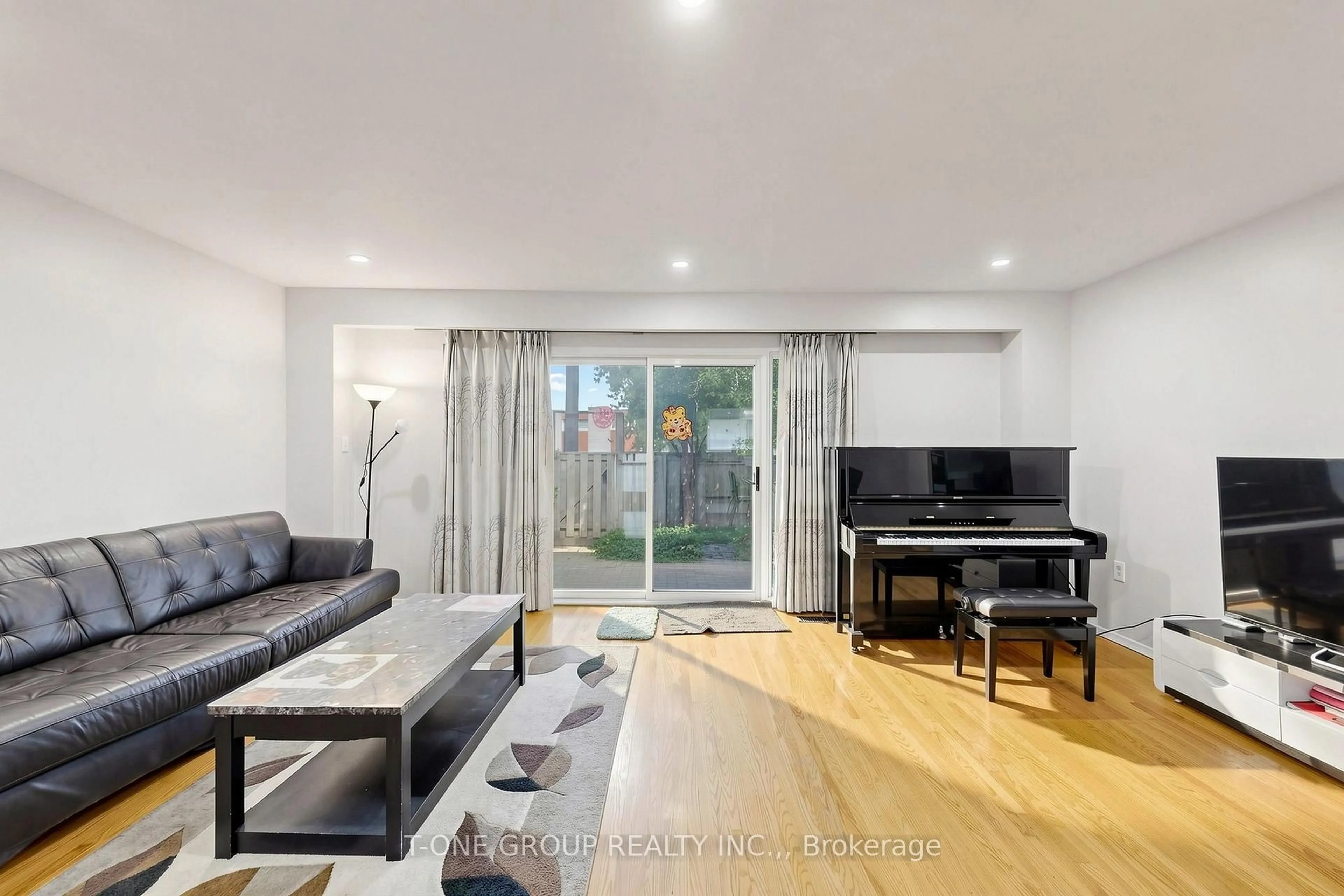 Living room with furniture, wood/laminate floor for 48 Bonis Ave, Toronto Ontario M1T 2V1