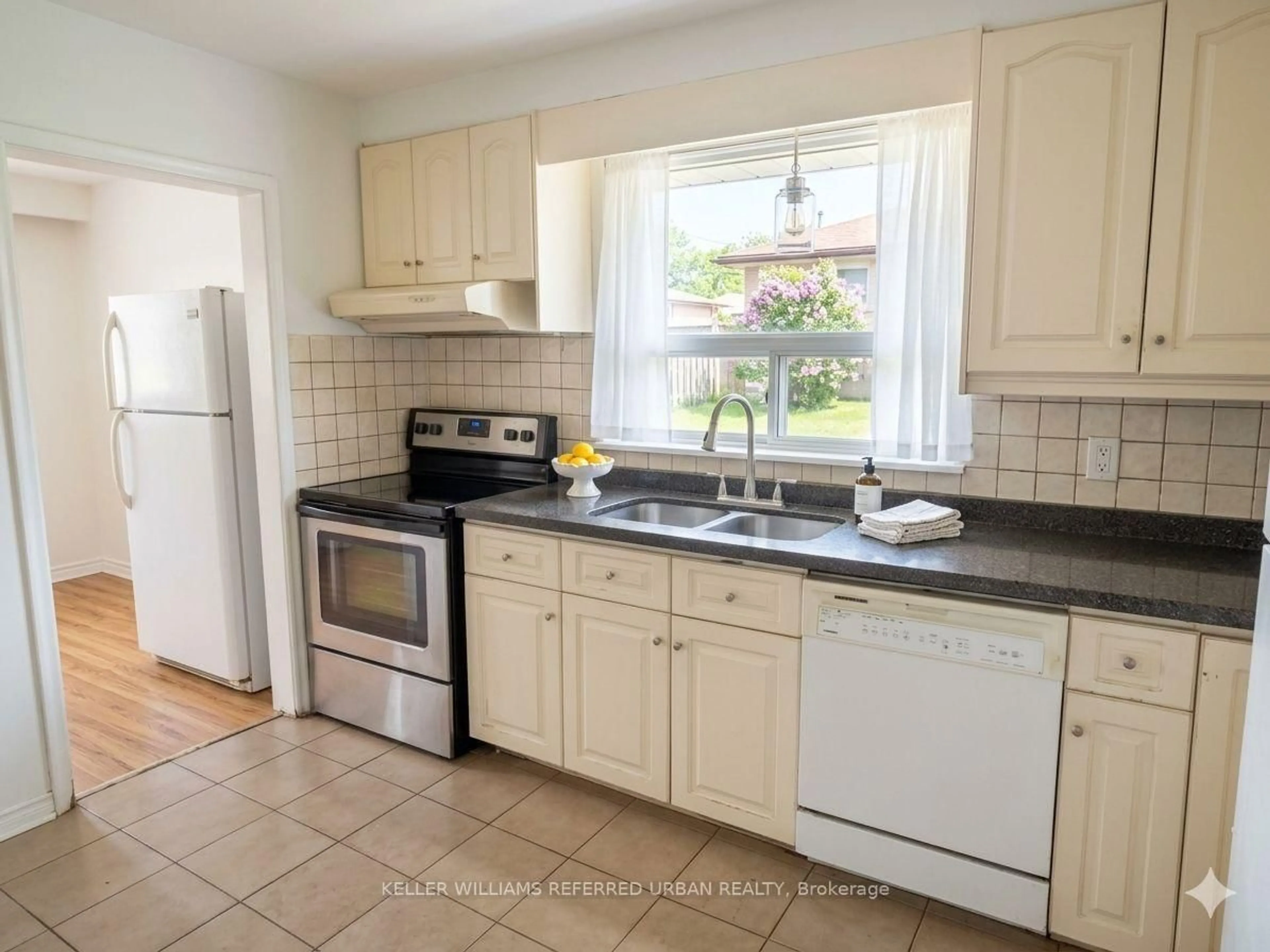 Standard kitchen, ceramic/tile floor for 47 Crosland Dr, Toronto Ontario M1R 4M9