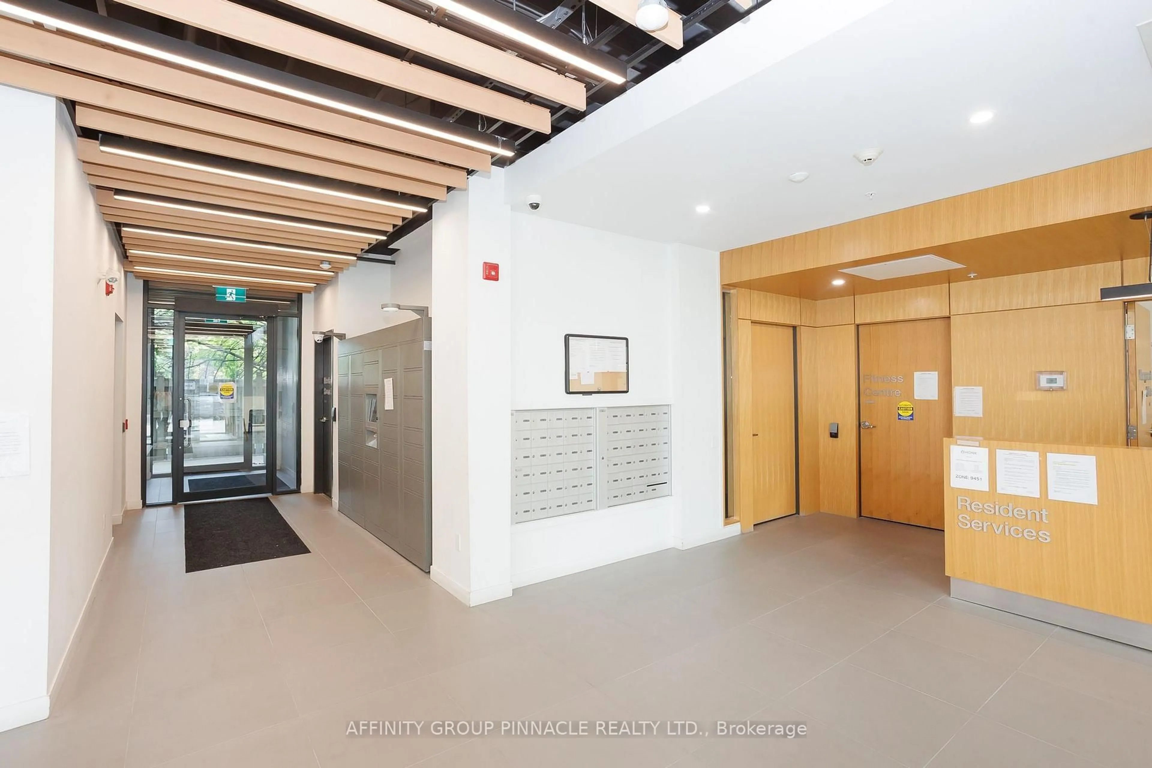 Indoor foyer for 1800 Simcoe St #220, Oshawa Ontario L1G 4X9