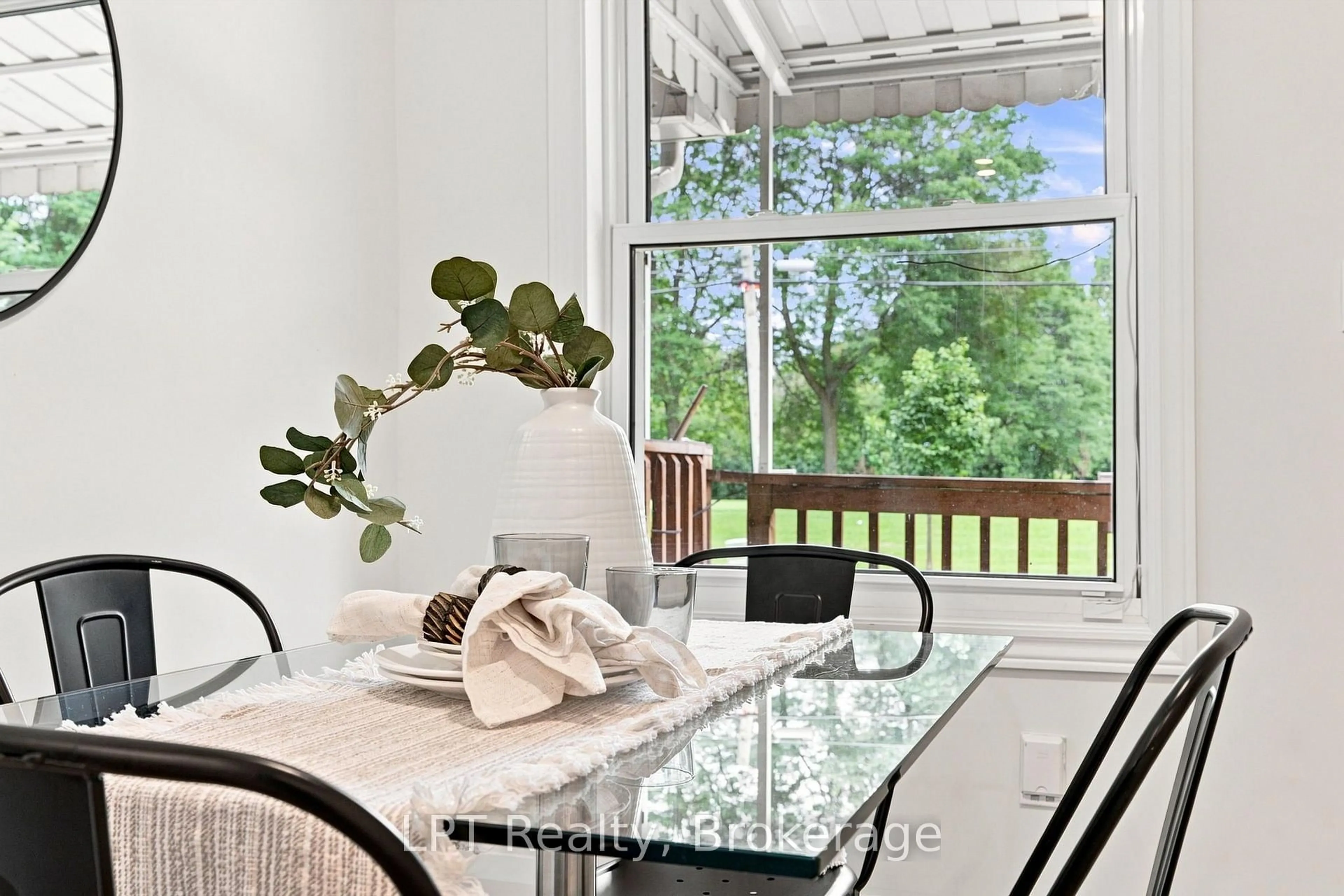 Dining room, ceramic/tile floor for 112 Olive Ave, Oshawa Ontario L1H 2P2