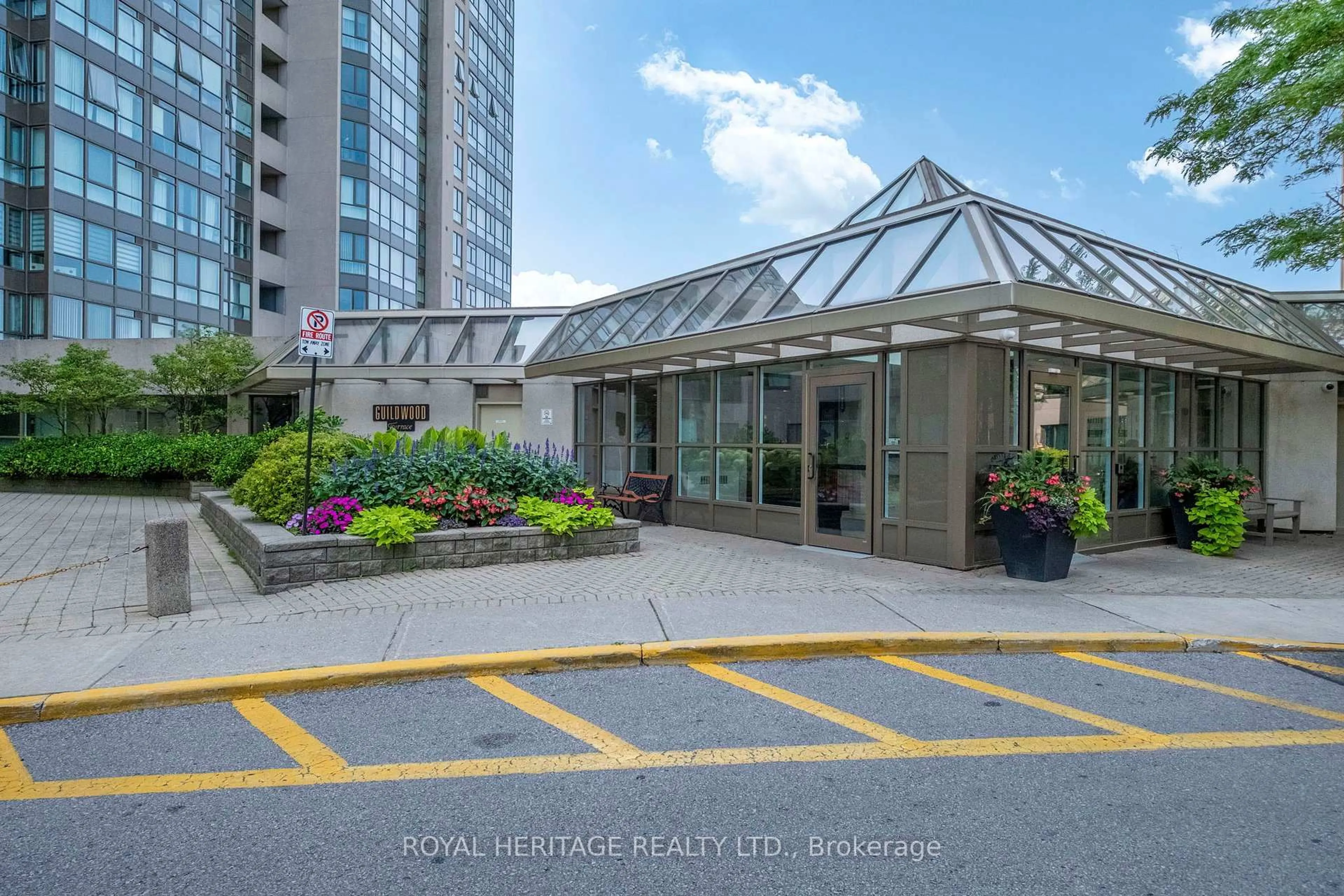 Indoor foyer for 3233 Eglinton Ave #906, Toronto Ontario M1J 3N6
