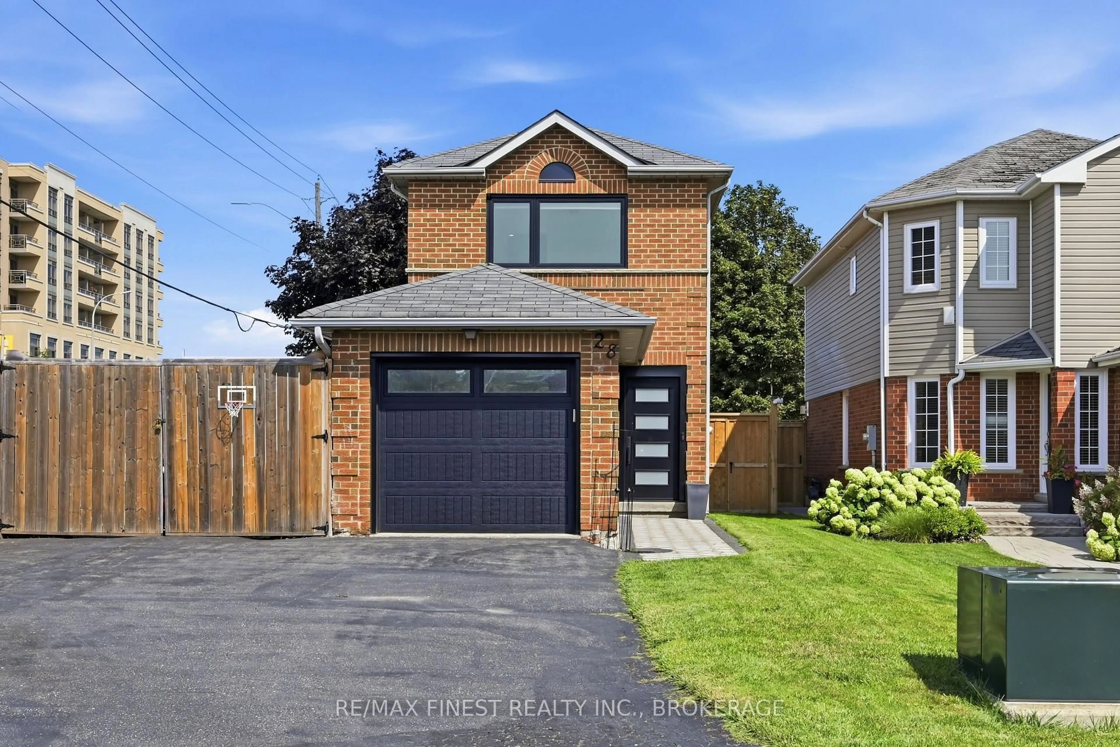 Home with brick exterior material, street for 28 Melborne Crt, Whitby Ontario L1R 1S2