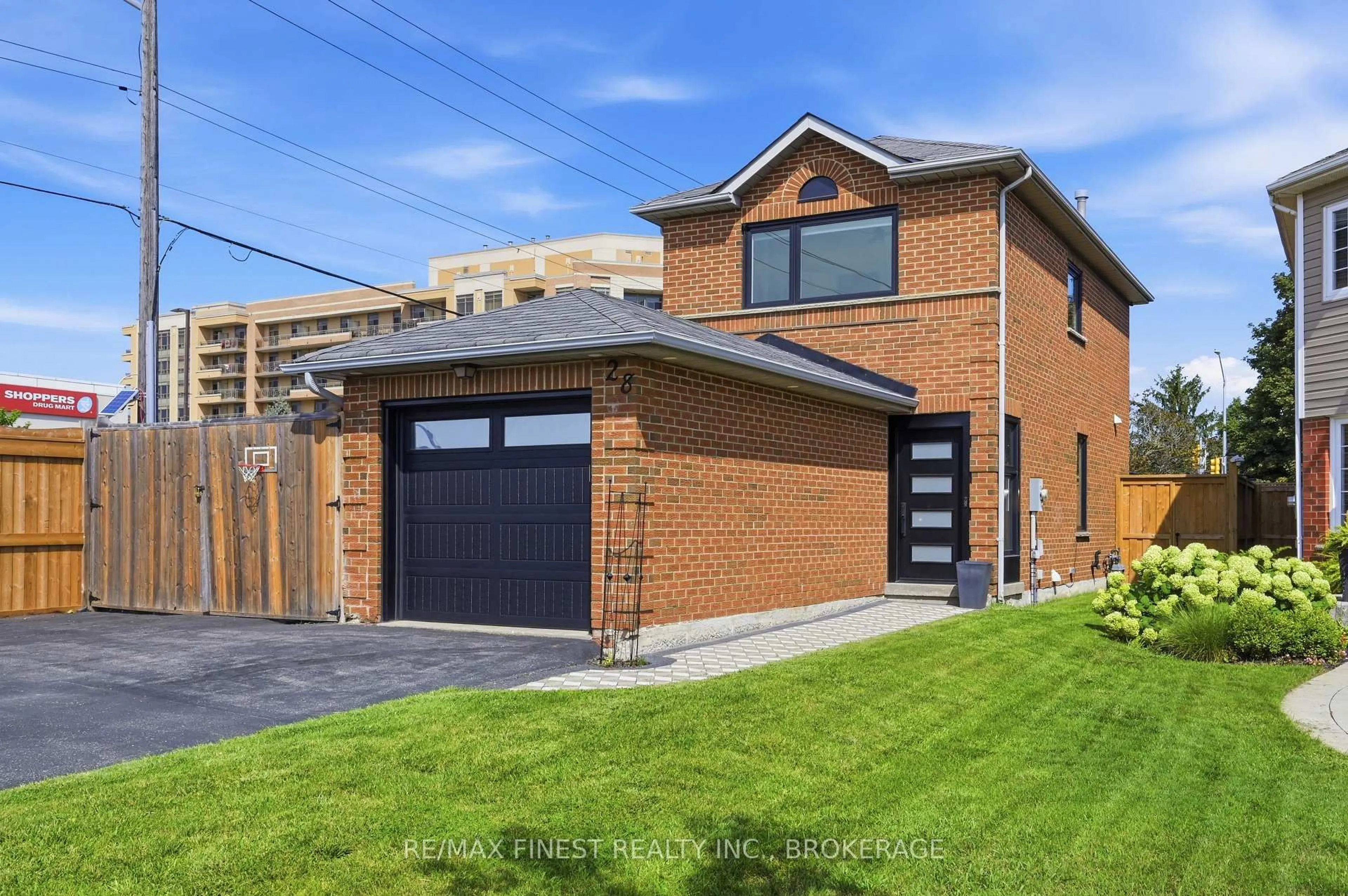Home with brick exterior material, street for 28 Melborne Crt, Whitby Ontario L1R 1S2