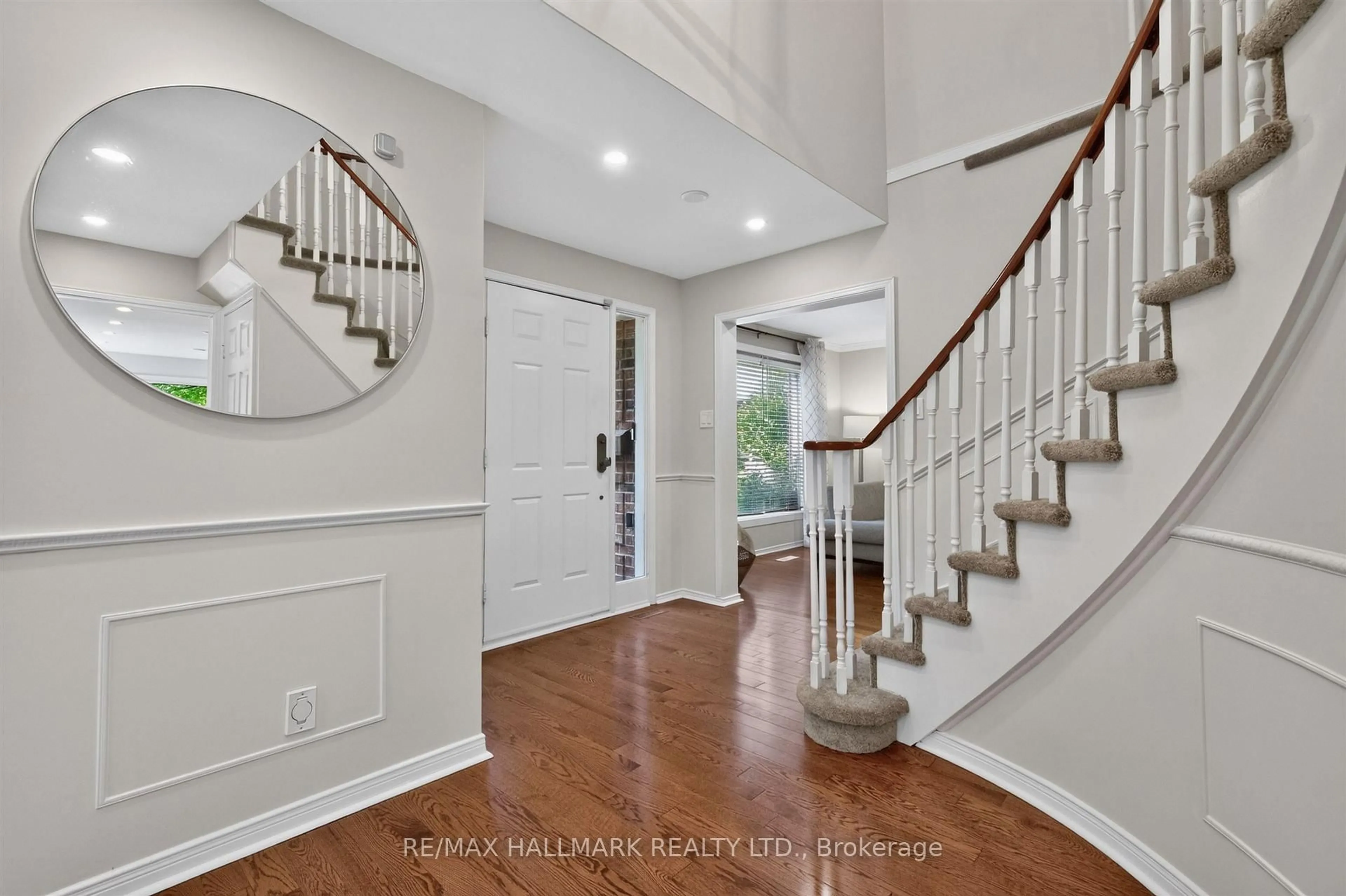 Indoor entryway for 12 Karen Ann Cres, Toronto Ontario M1G 1M3