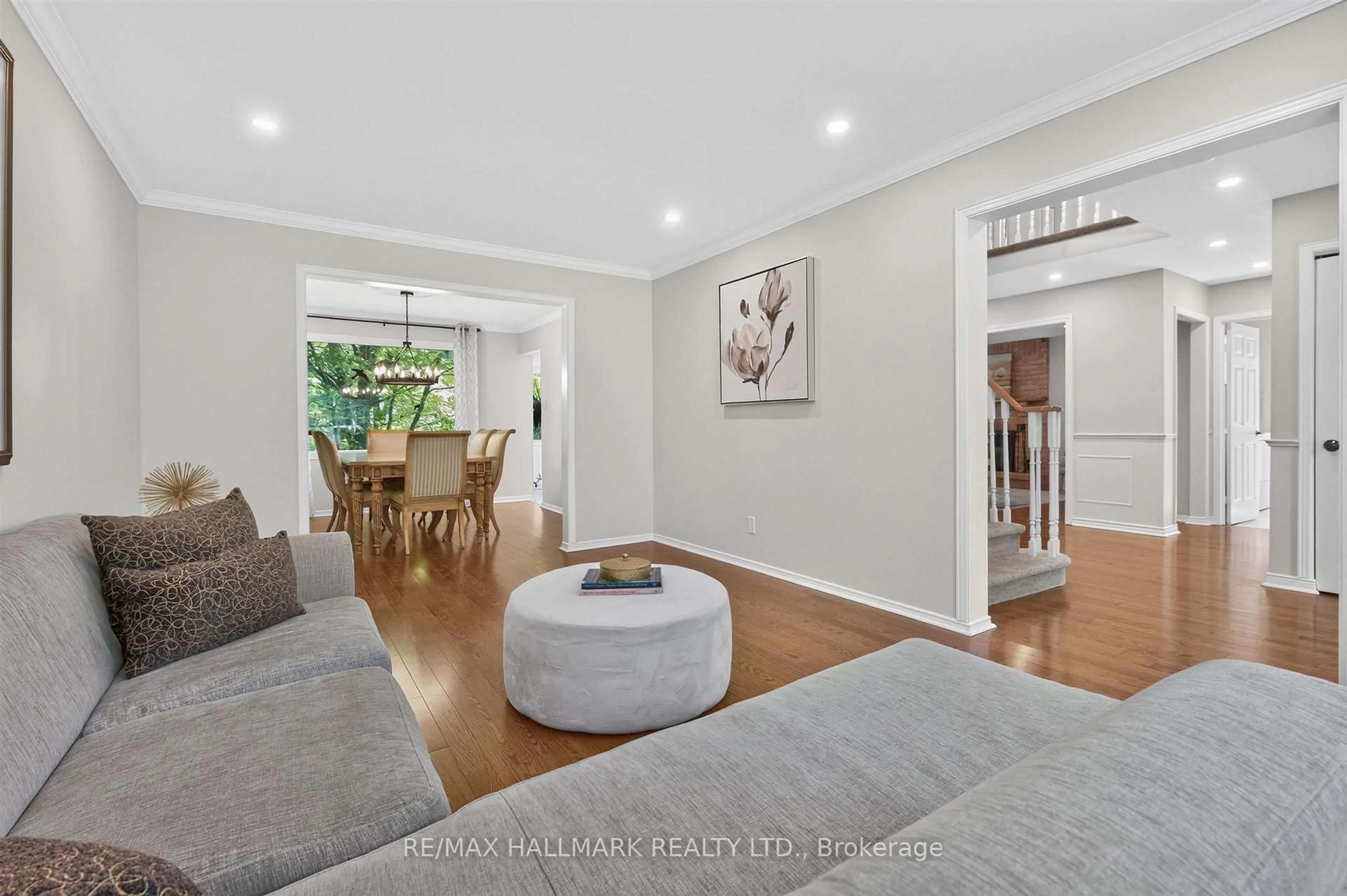 Living room with furniture, unknown for 12 Karen Ann Cres, Toronto Ontario M1G 1M3