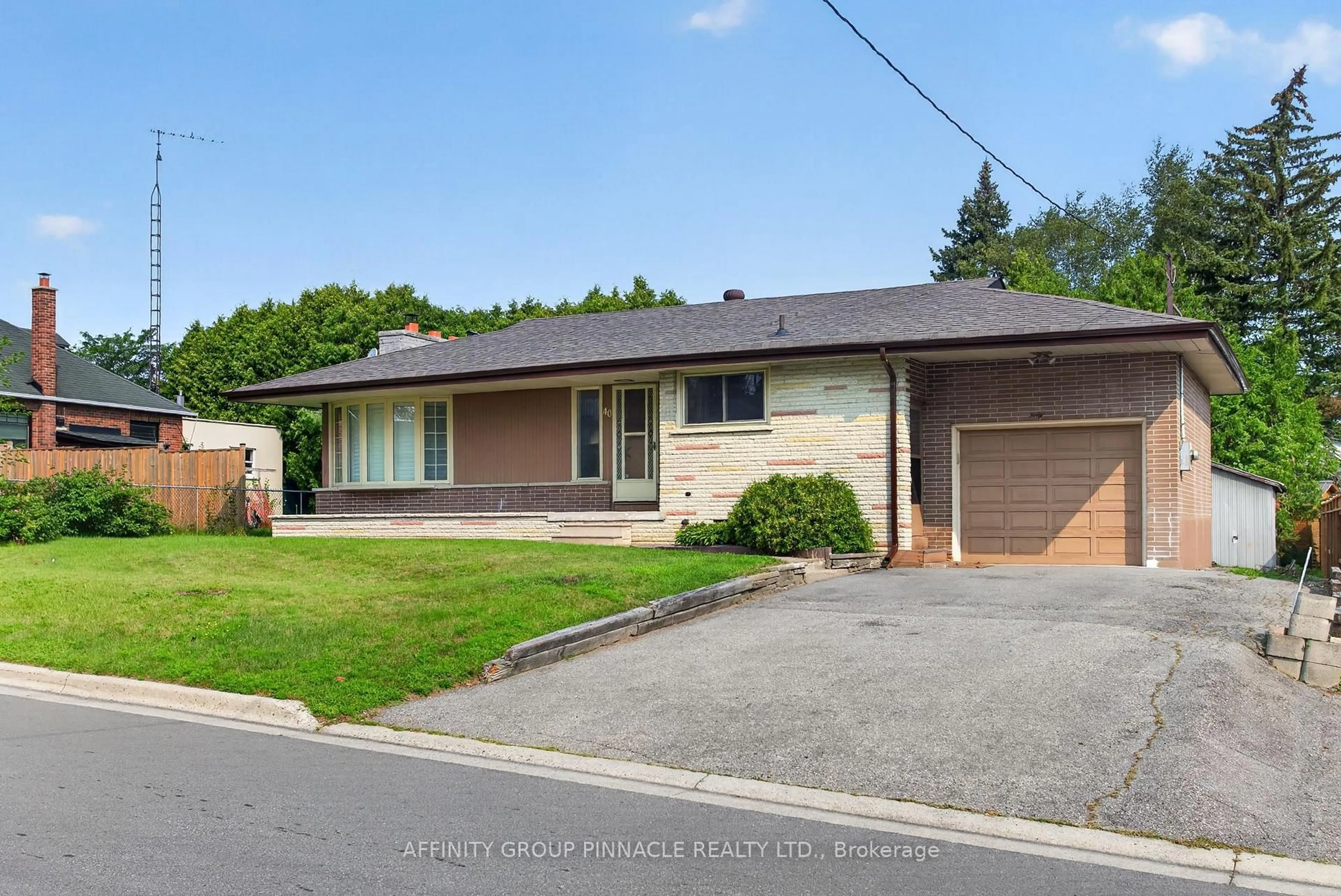 Unknown for 40 Switzer Dr, Oshawa Ontario L1G 3J1