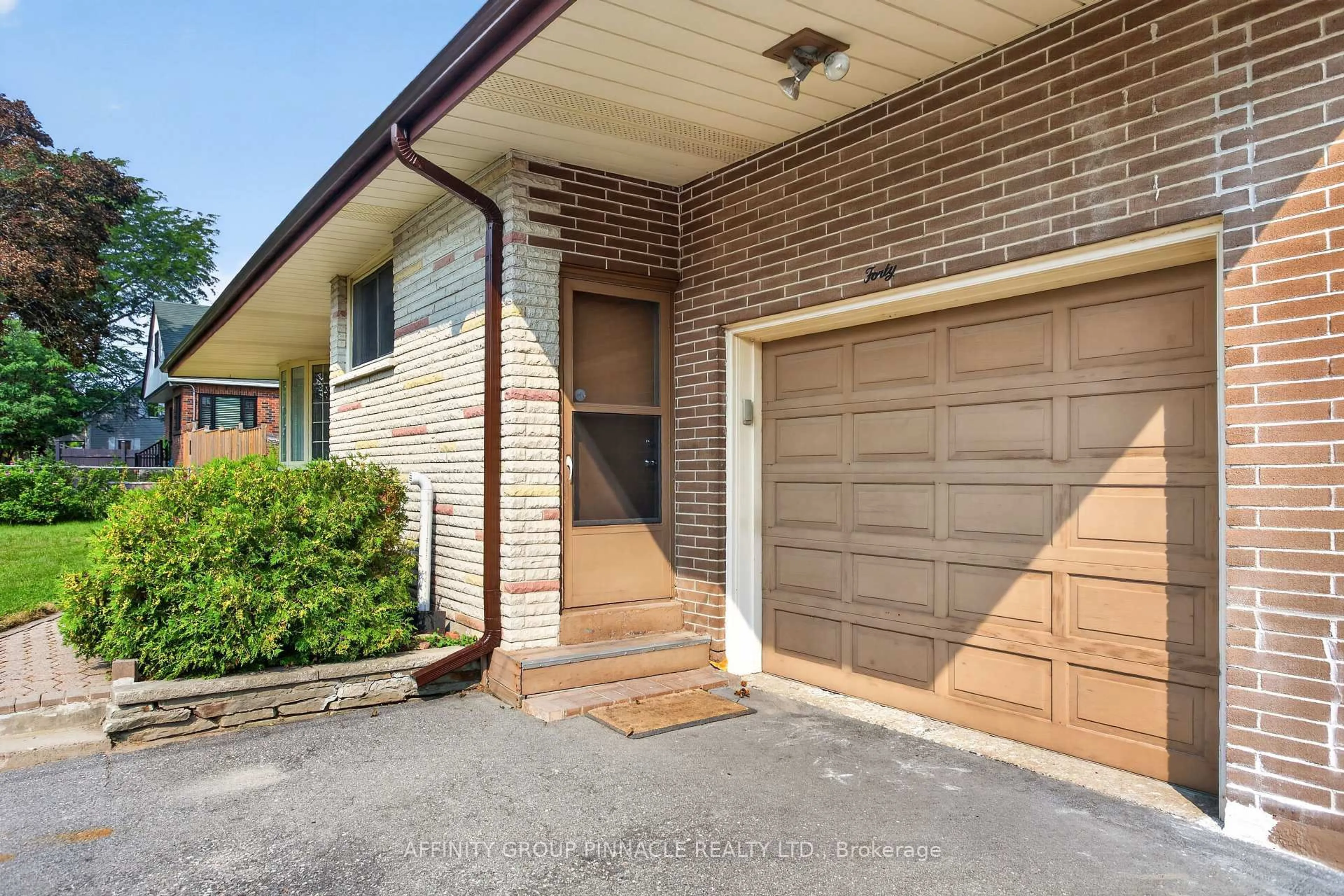 Home with brick exterior material, street for 40 Switzer Dr, Oshawa Ontario L1G 3J1