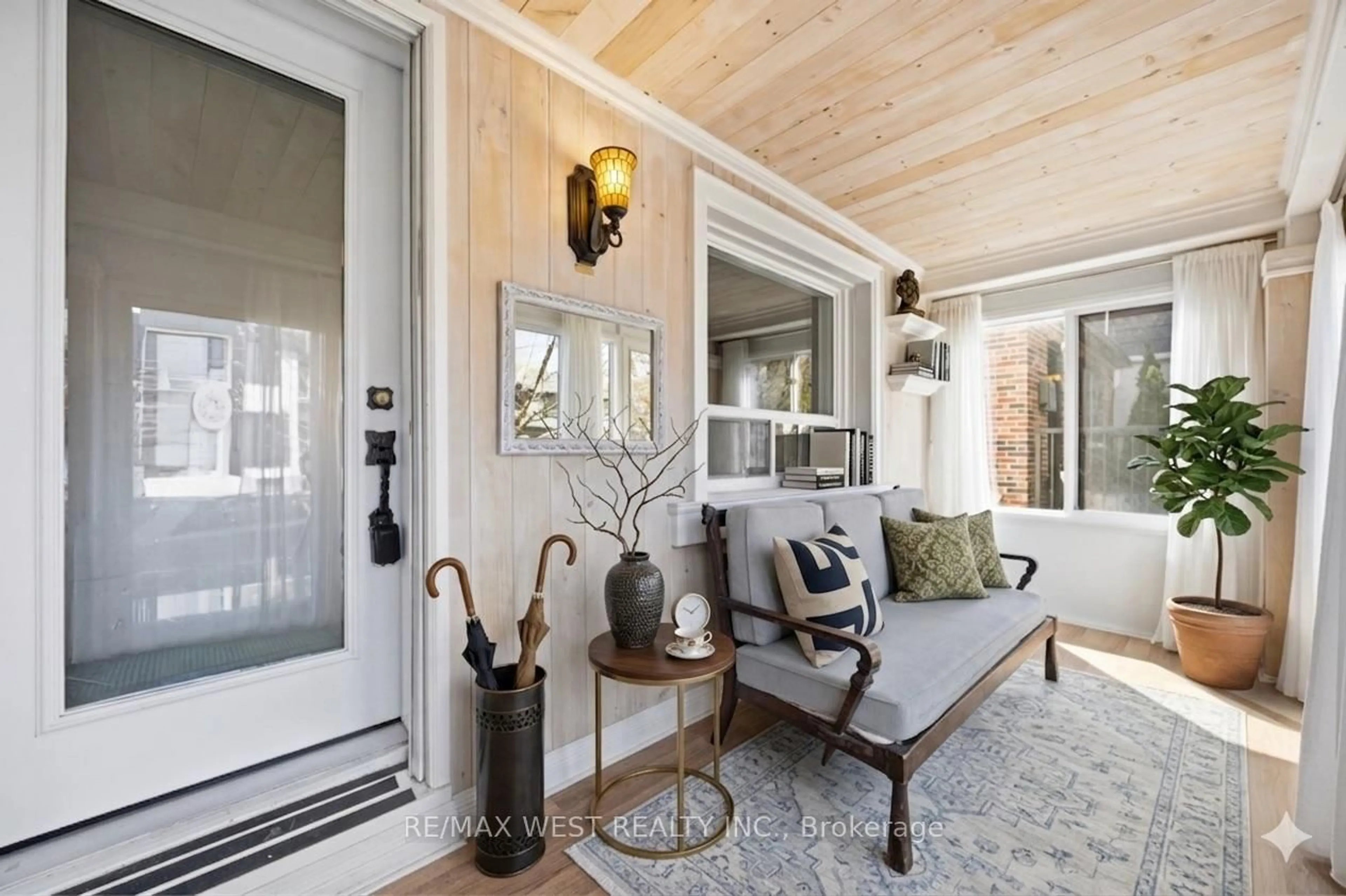 Indoor entryway for 79 King Edward Ave, Toronto Ontario M4C 5J5