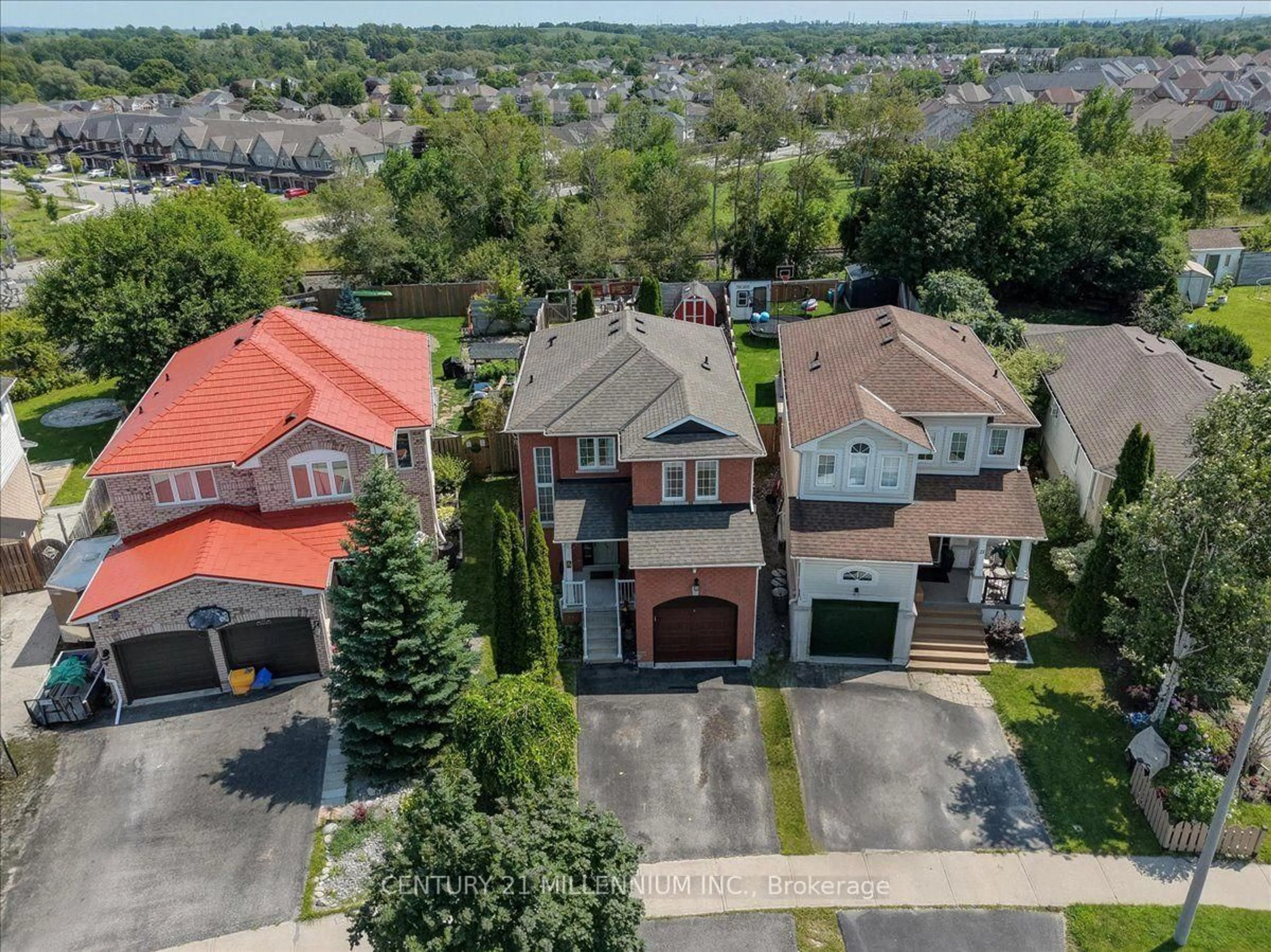 A pic from outside/outdoor area/front of a property/back of a property/a pic from drone, street for 23 Eldad Dr, Clarington Ontario L1C 5L1