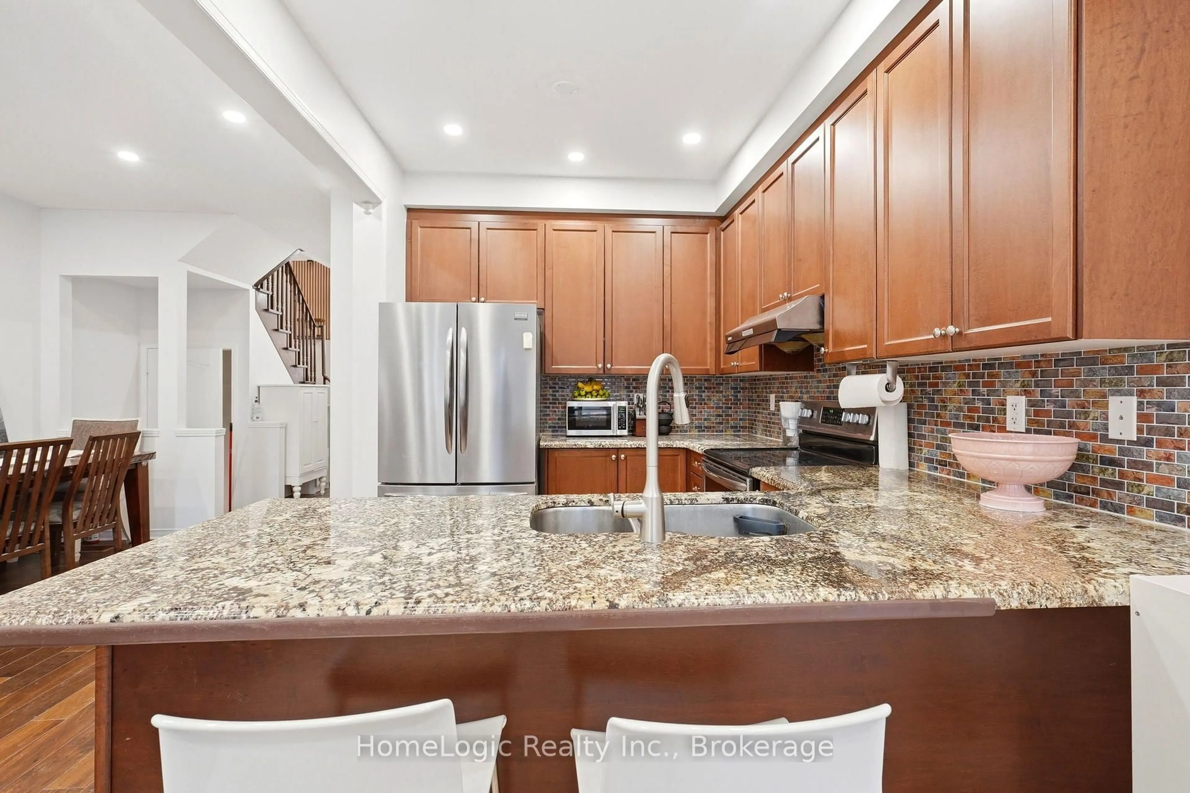 Open concept kitchen, ceramic/tile floor for 19 Nixon Hts, Toronto Ontario M1L 0G1