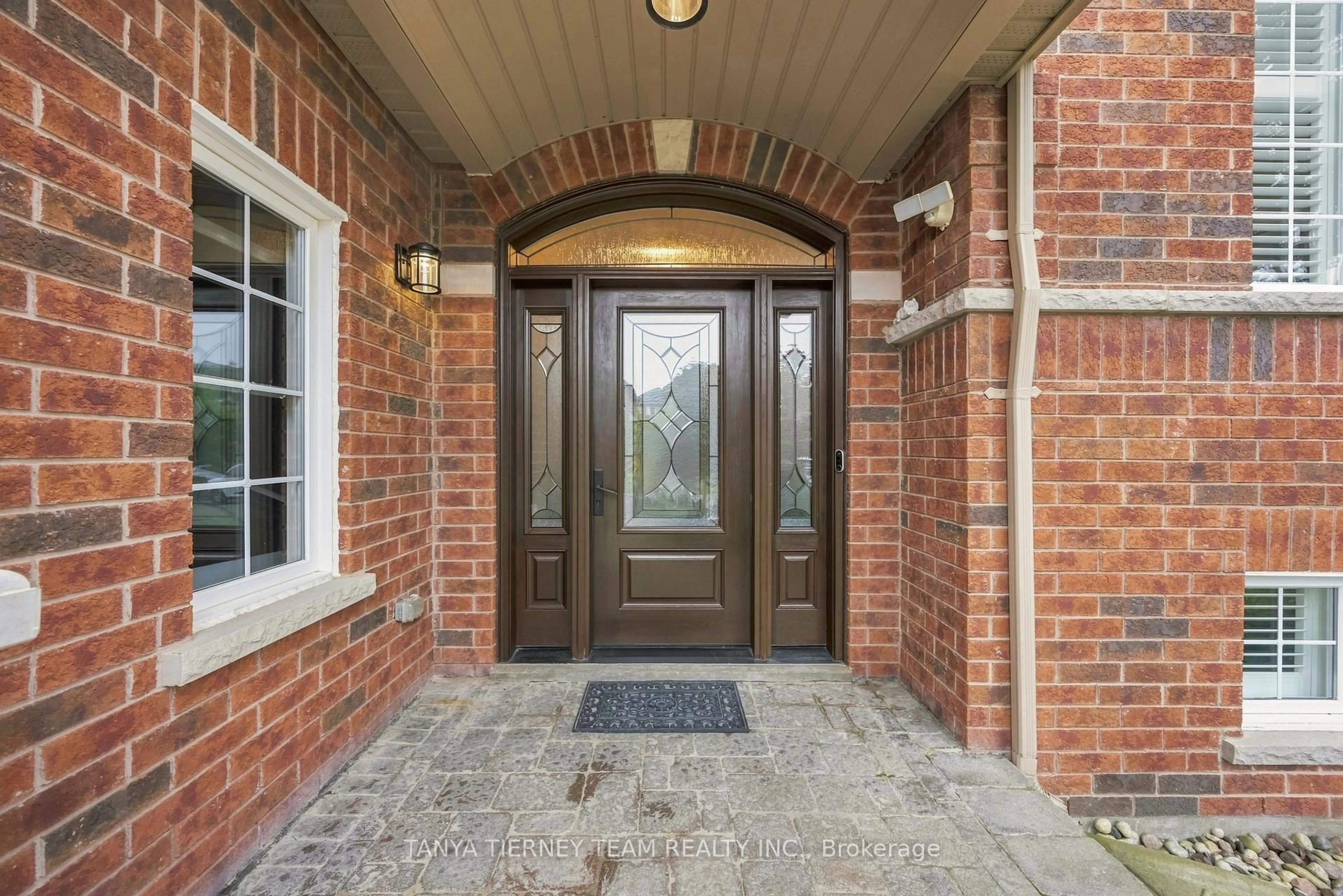 Indoor entryway for 915 Black Cherry Dr, Oshawa Ontario L1K 0P6