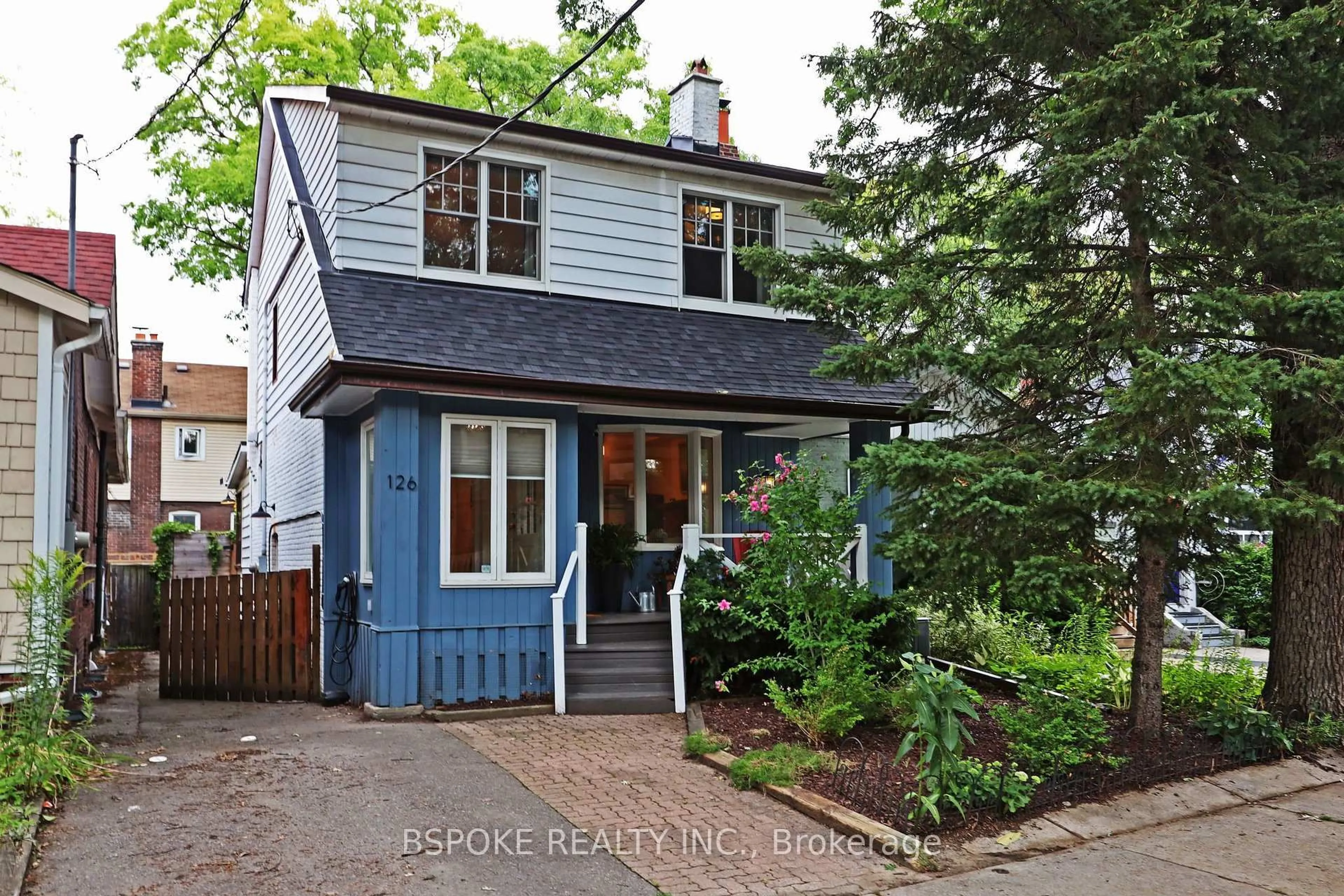 Home with brick exterior material, street for 126 Oakcrest Ave, Toronto Ontario M4C 1B9