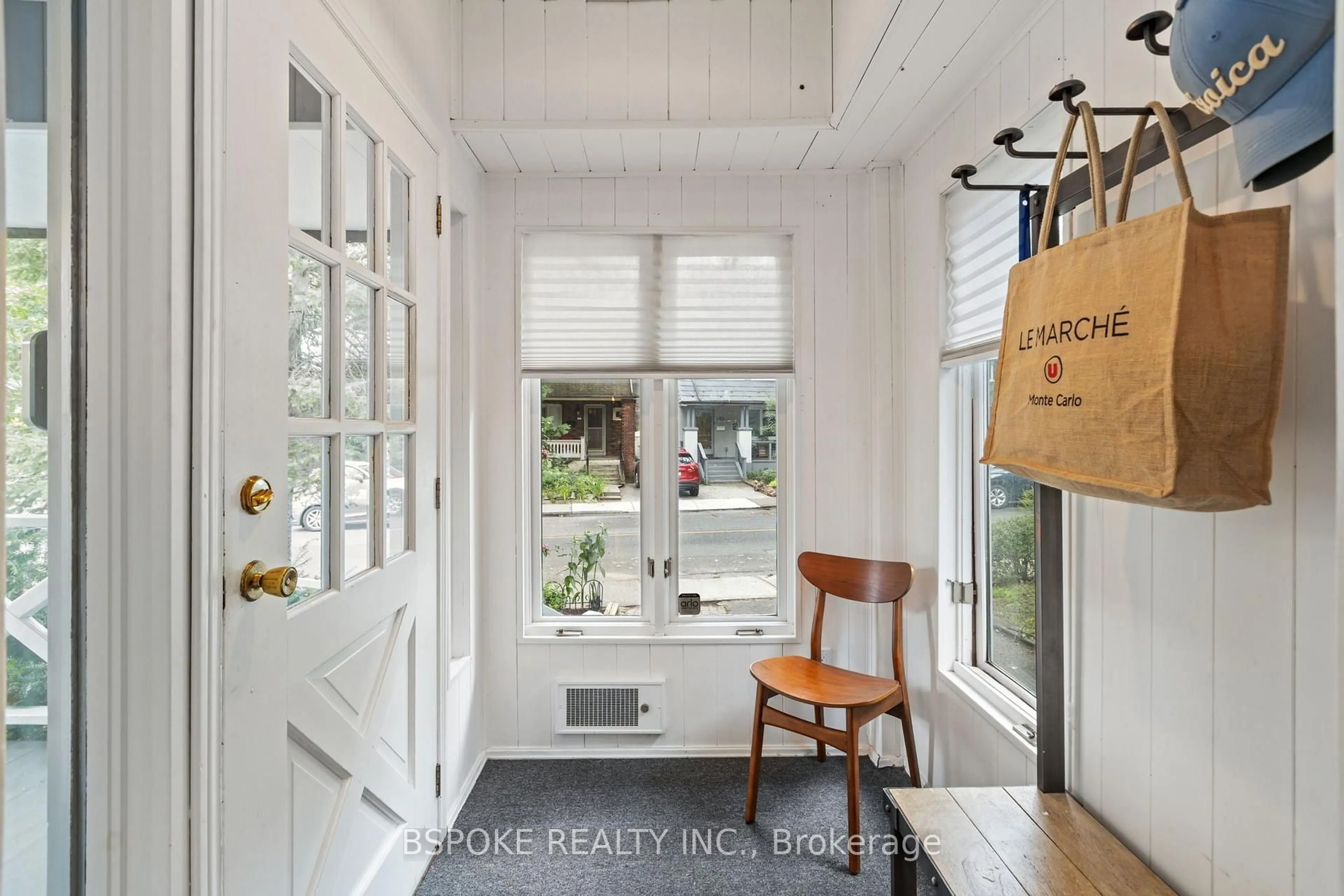 Indoor entryway for 126 Oakcrest Ave, Toronto Ontario M4C 1B9